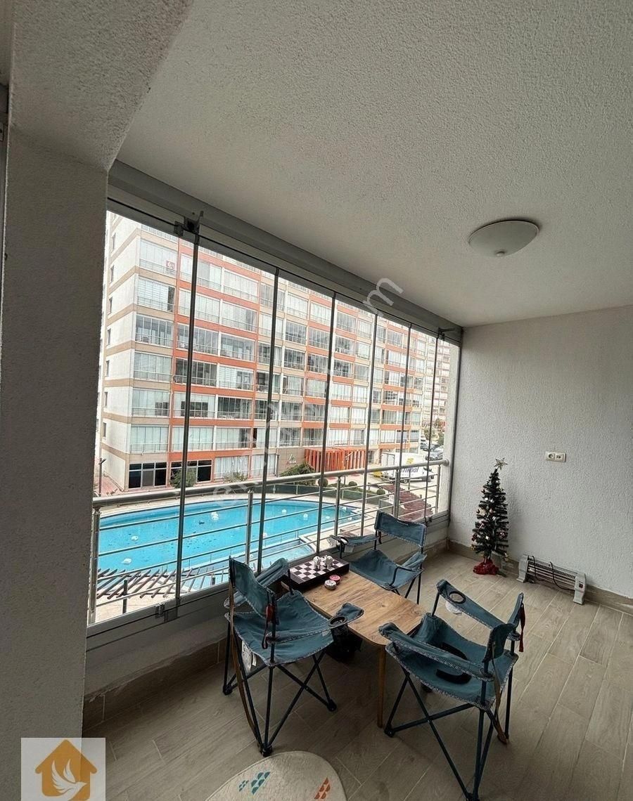 Gölde Lüks Sitesinde Satılık 1+1 Havuz Manzaralı Daire
