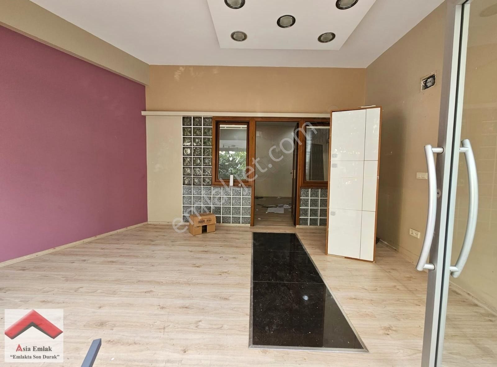 Bostancı Köprüsüne E-5 Yakın Kiralık Depolu Dükkan