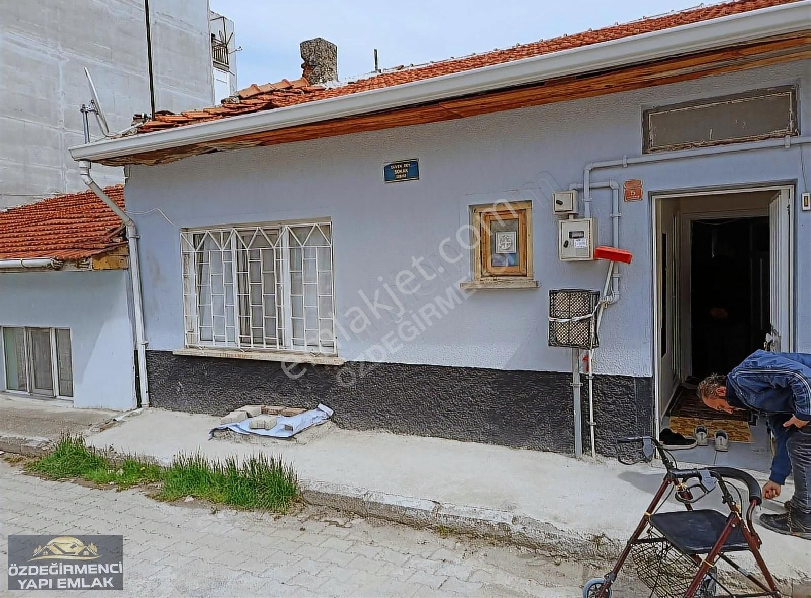 Özdeğirmenci Yapı-emlaktan Müstakil Satılık 2+1