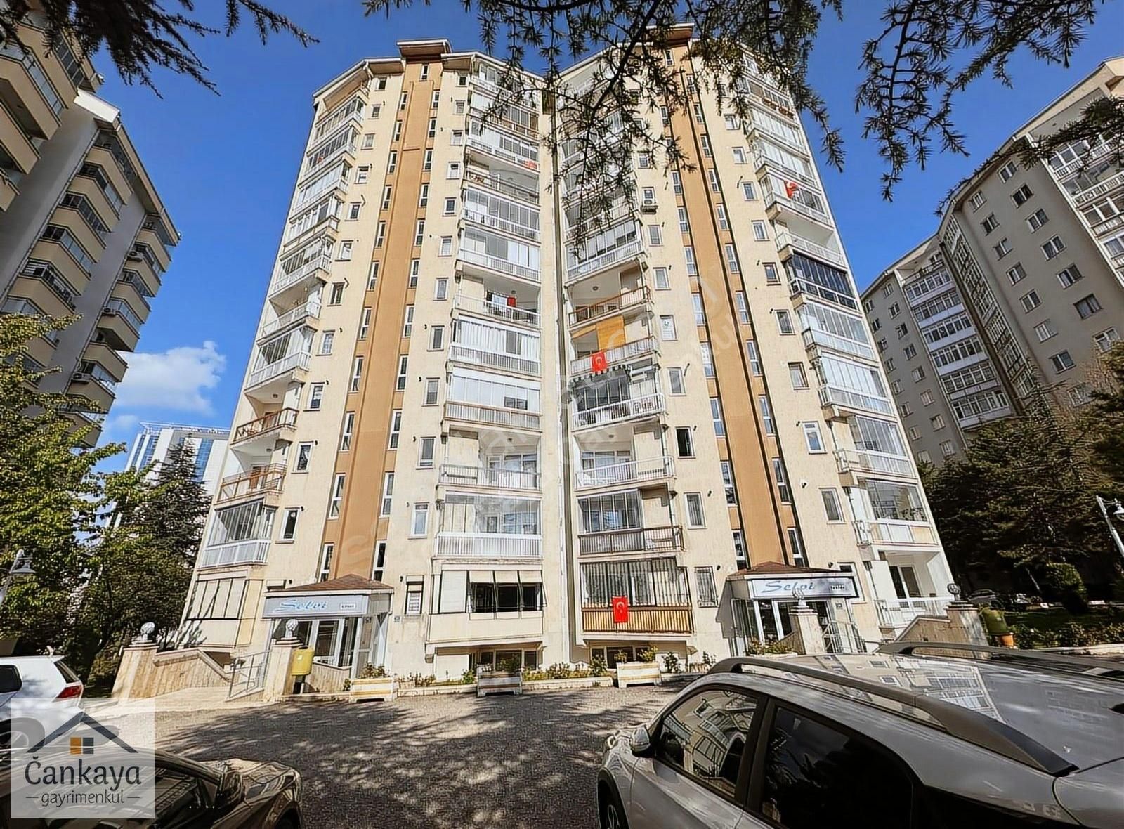 Çankaya'dan Söğütözü'nde Site İçinde 8'nci Kat Manzaralı 3+1