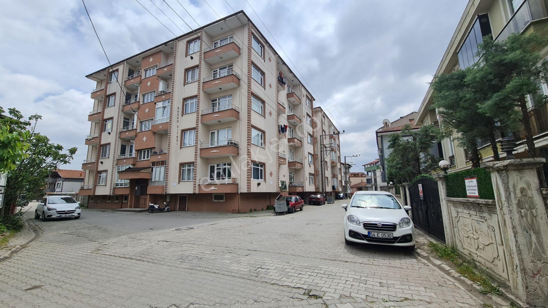 Remax Mavi'den Akıncılar Mahallesi Burcu Sitesinde 3+1 Satılık Daire