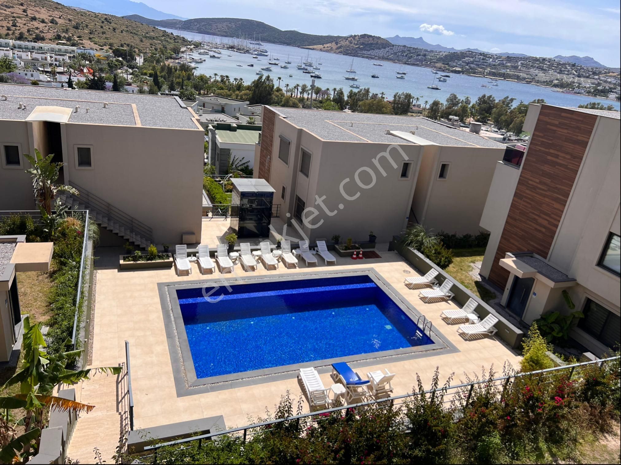 Bardakçı’da Panoramik Deniz Manzaralı Daire