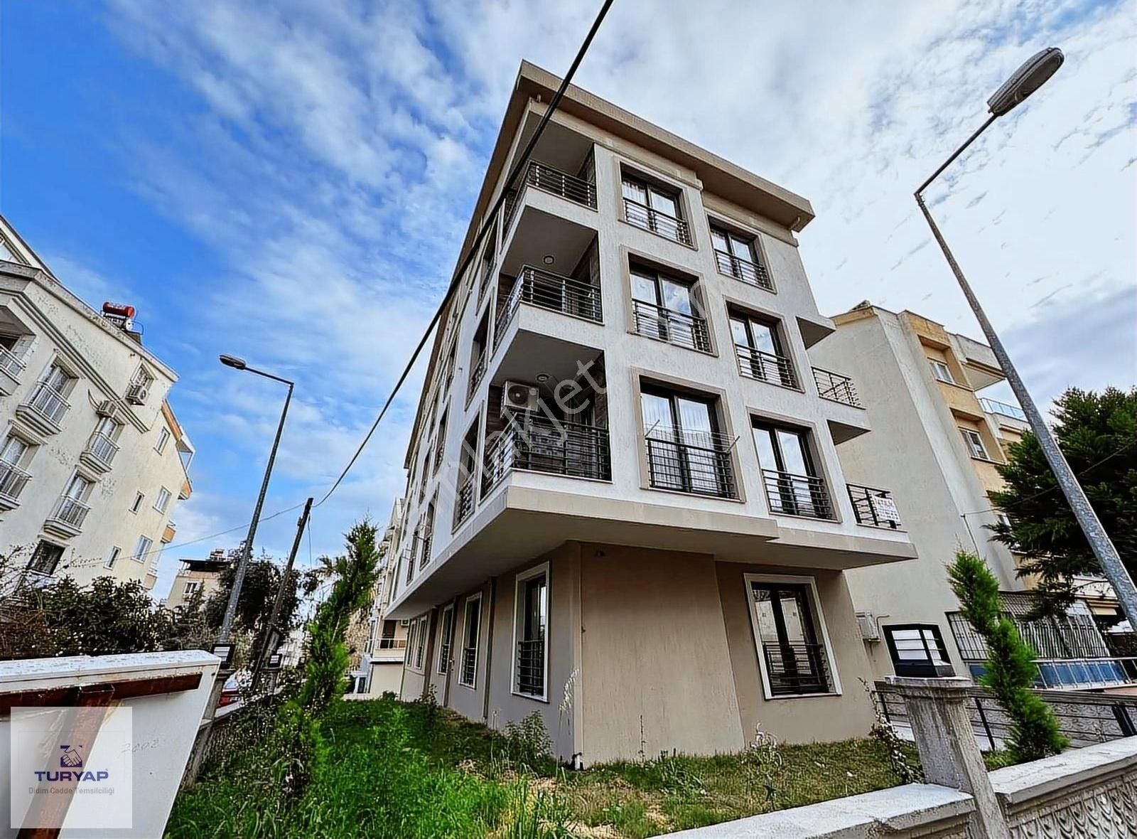 Didim Efeler Mh.bahçeli Köşe Satılık 1+1 Daire