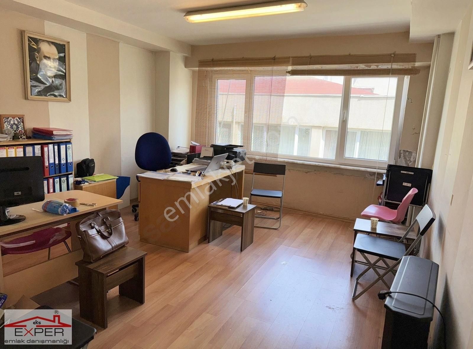 Teşvikiye Fırın Sokakta Asansörlü Köşe Binada 30m2 Aydınlık Ofis