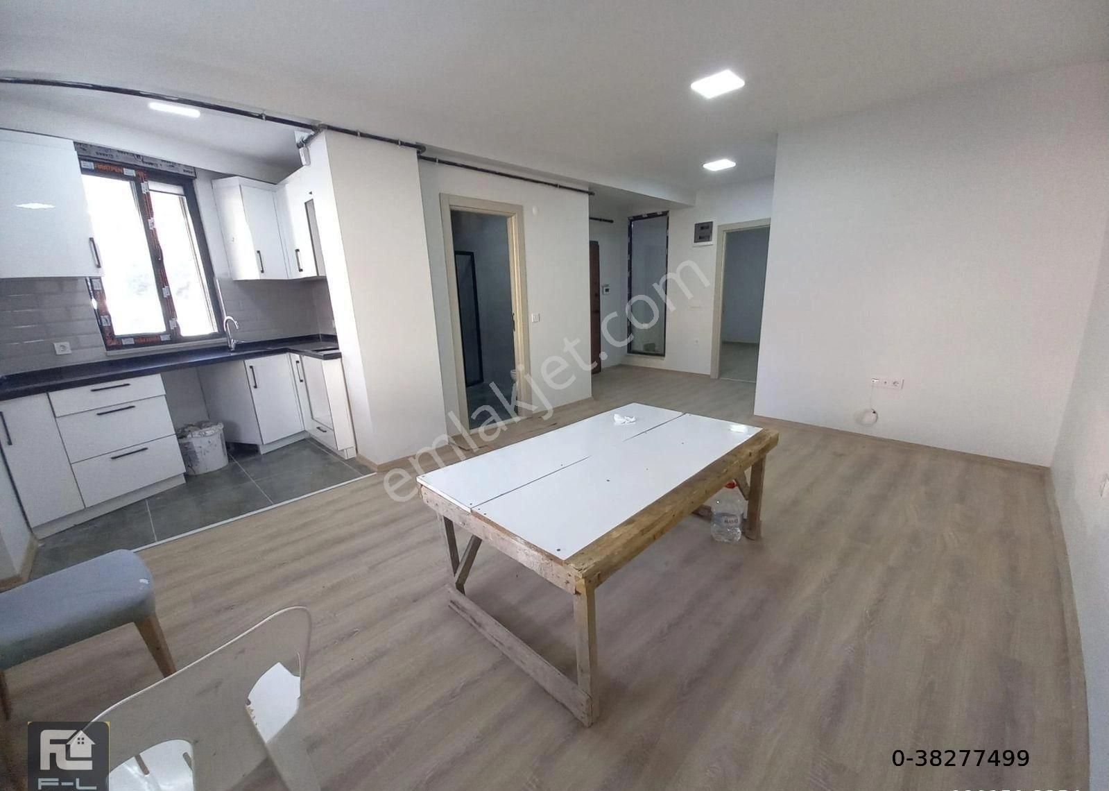 F-l Emlaktan Örnek Merkez E-5 Metro Yakını 1+1 Y. Giriş Ofis