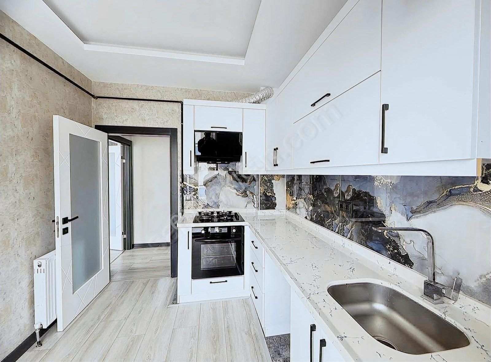Ateşbeyden İncekte Lüx Yapılı Bağımsız Mutfaklı Satılık 2+1
