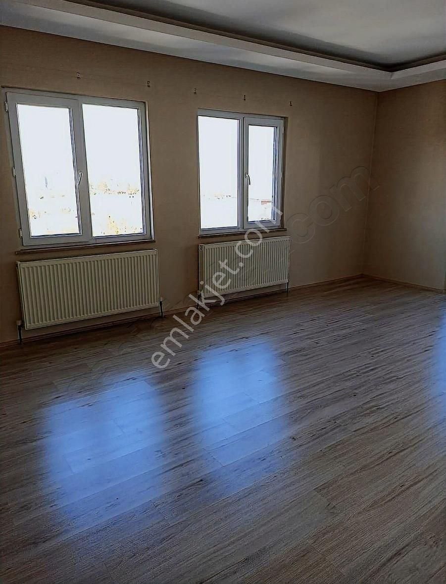 Alaca Merkezde Temiz Asansörlü Boş 4+1 Satılık Daire