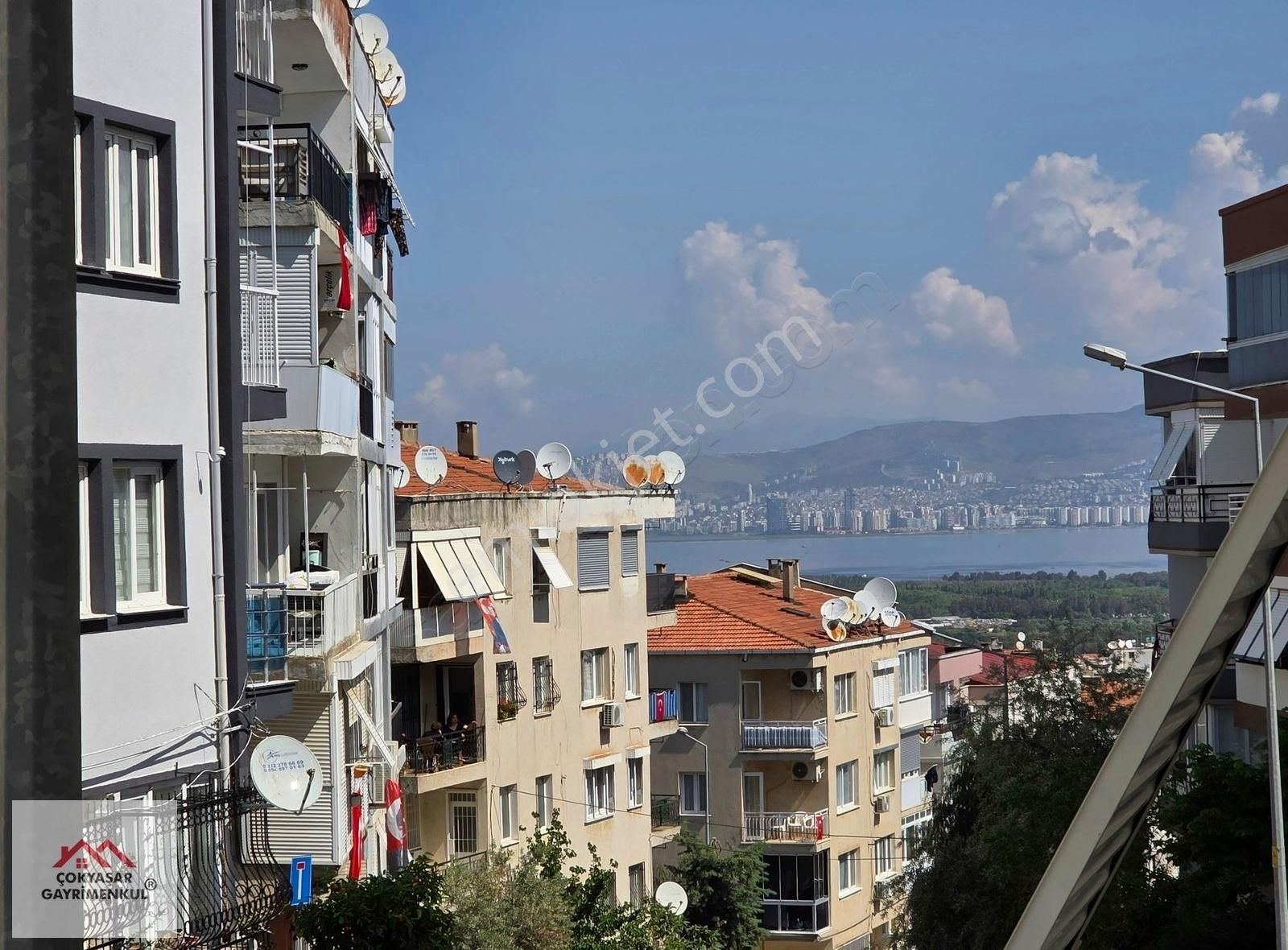 Balçova Teleferik Mahallesinde 3+1 Satılık Daire