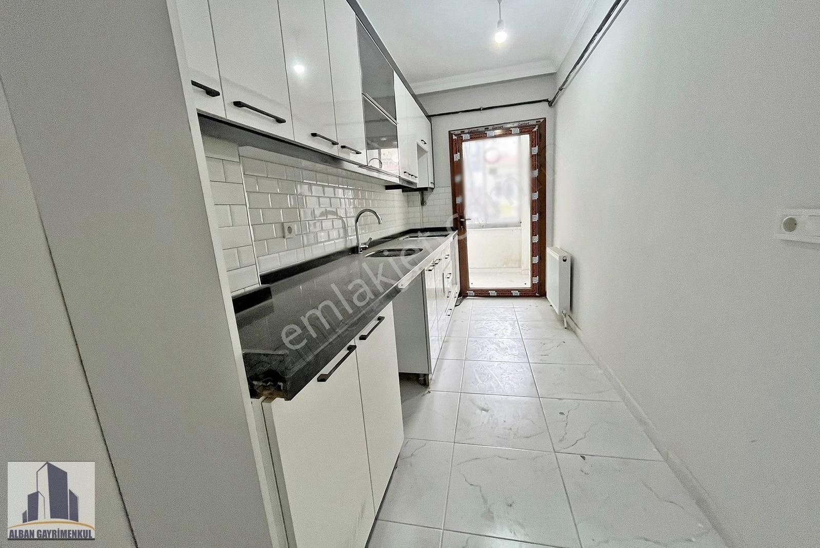 Alban Gyo'dan ''0'' Binada Ön Cephe Kör Odasız 2+1 Satılık Daire