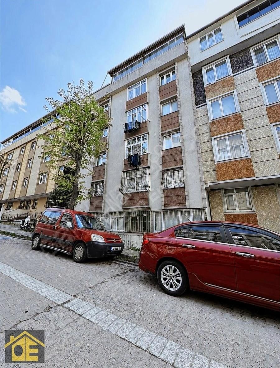 Ozan'dan M.k.paşa Mahallesinde Caddeye Yakın 2+1 Bahçe Katı