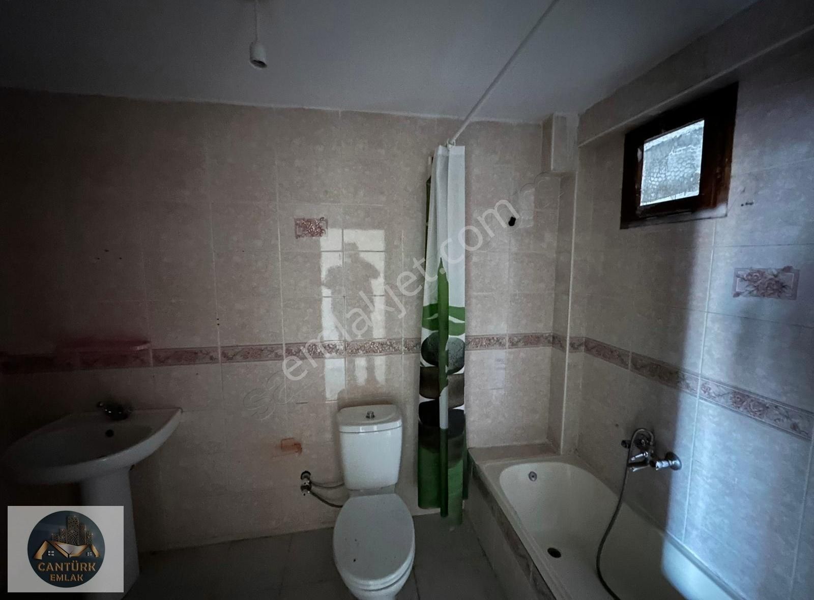 ***cantürk Emlak'tan Klasik Bina İçerisinde Kiralık 3+1 Daire***