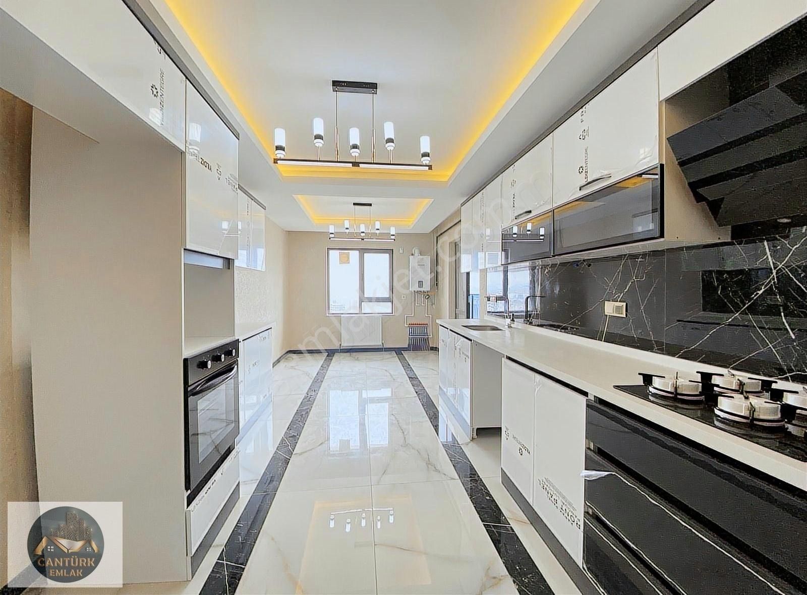 ***cantürk'ten Site İçerisinde Lutra Lux Manzaralı Daire***