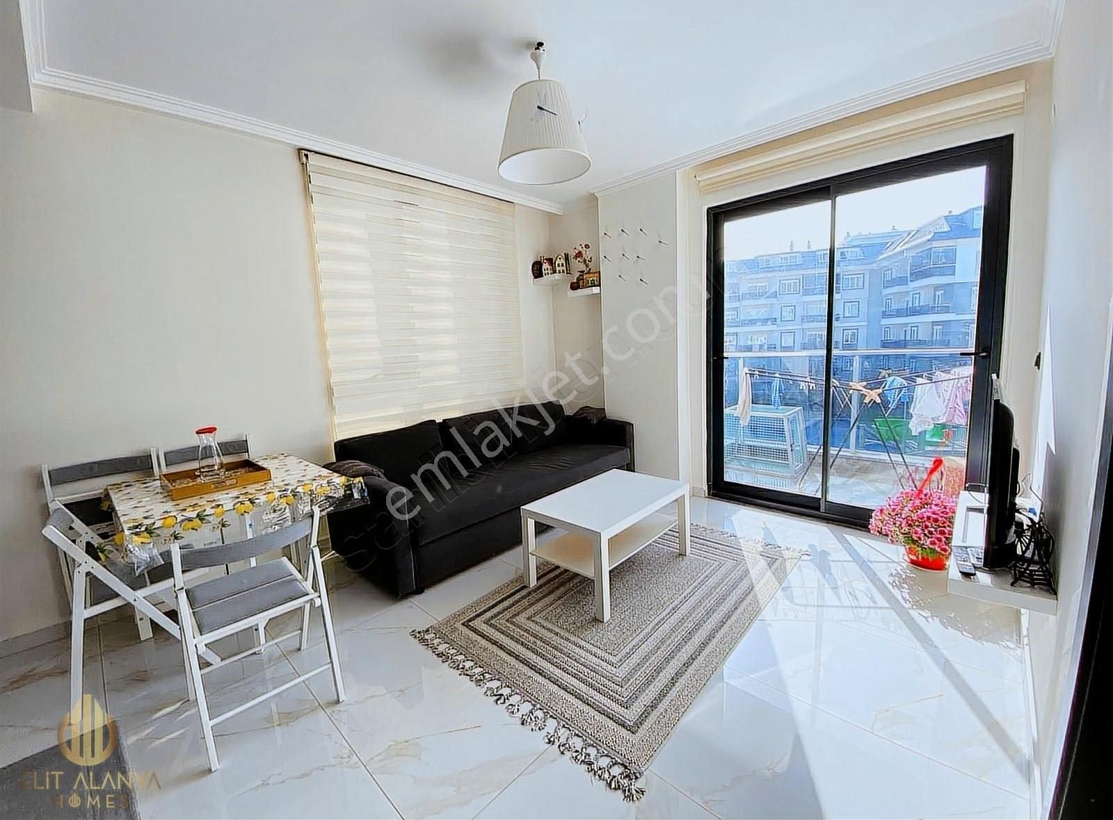 Alanya Oba'da Full Aktiviteli Sitede Satılık Full Eşyalı 1+1