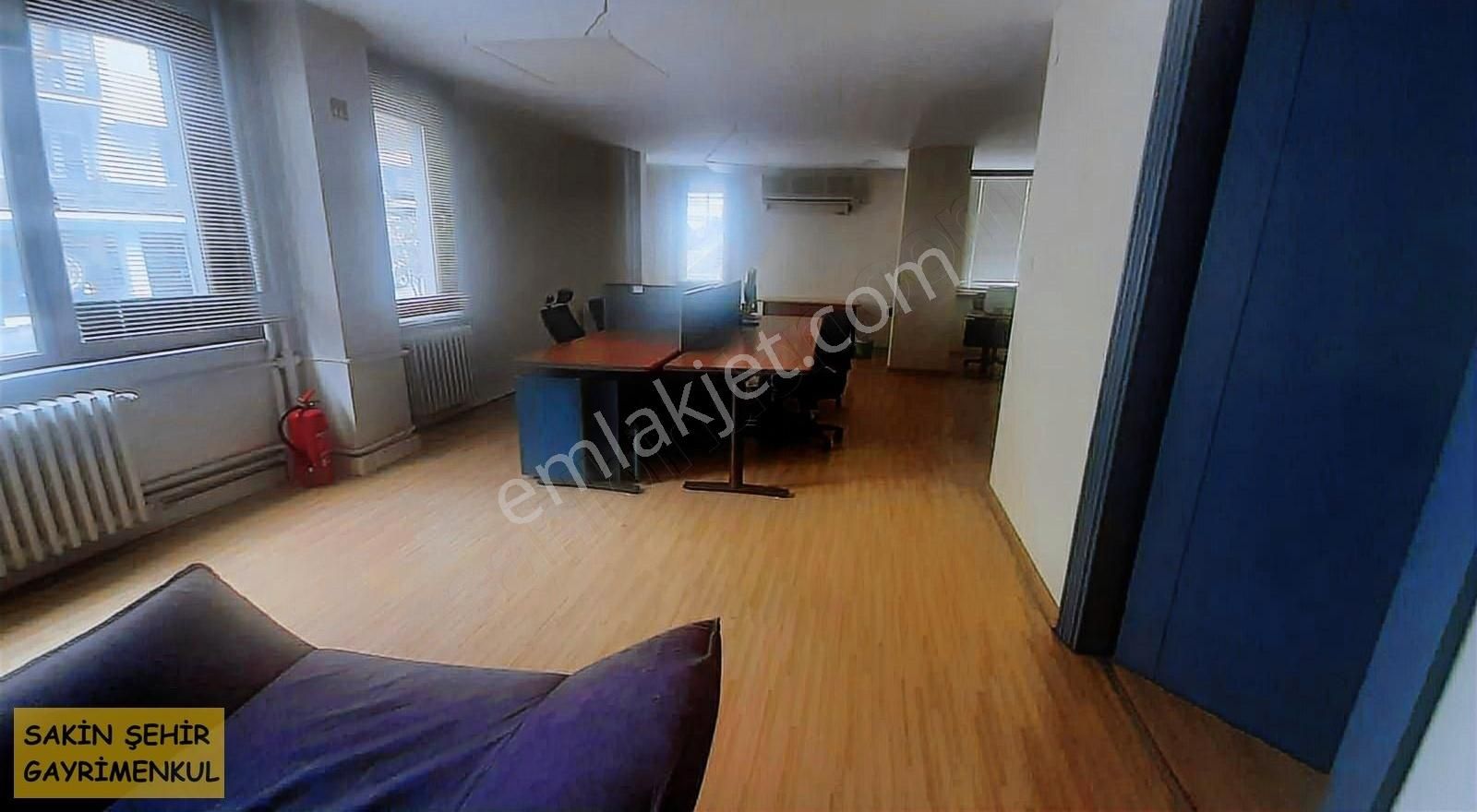 Cerrahi Hastanesi Karsisi 1.kat 120 M2