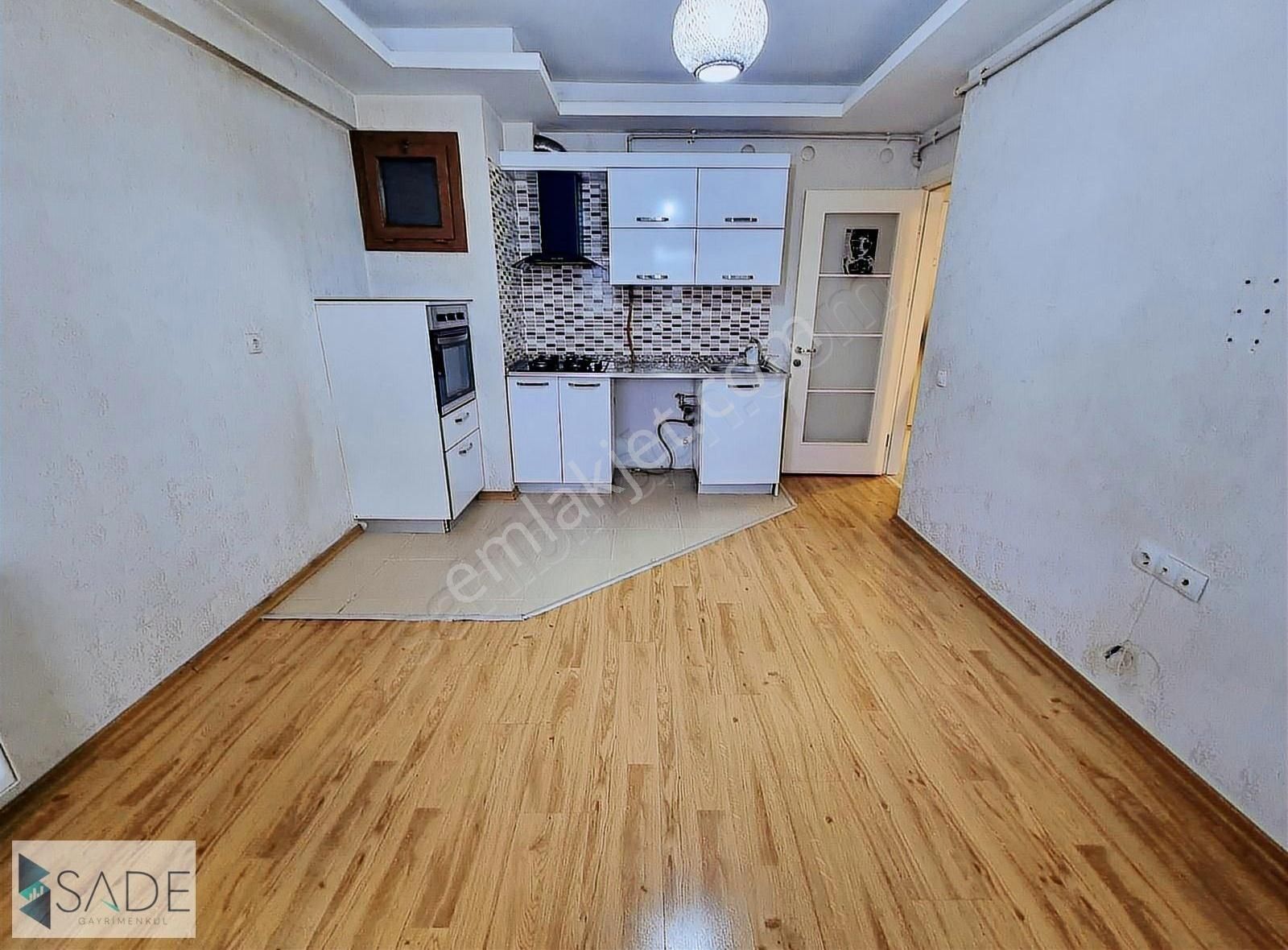 Sadeden Yalı Mah. Dogalgazlı Ebeveyn Banyo Izban Yakını