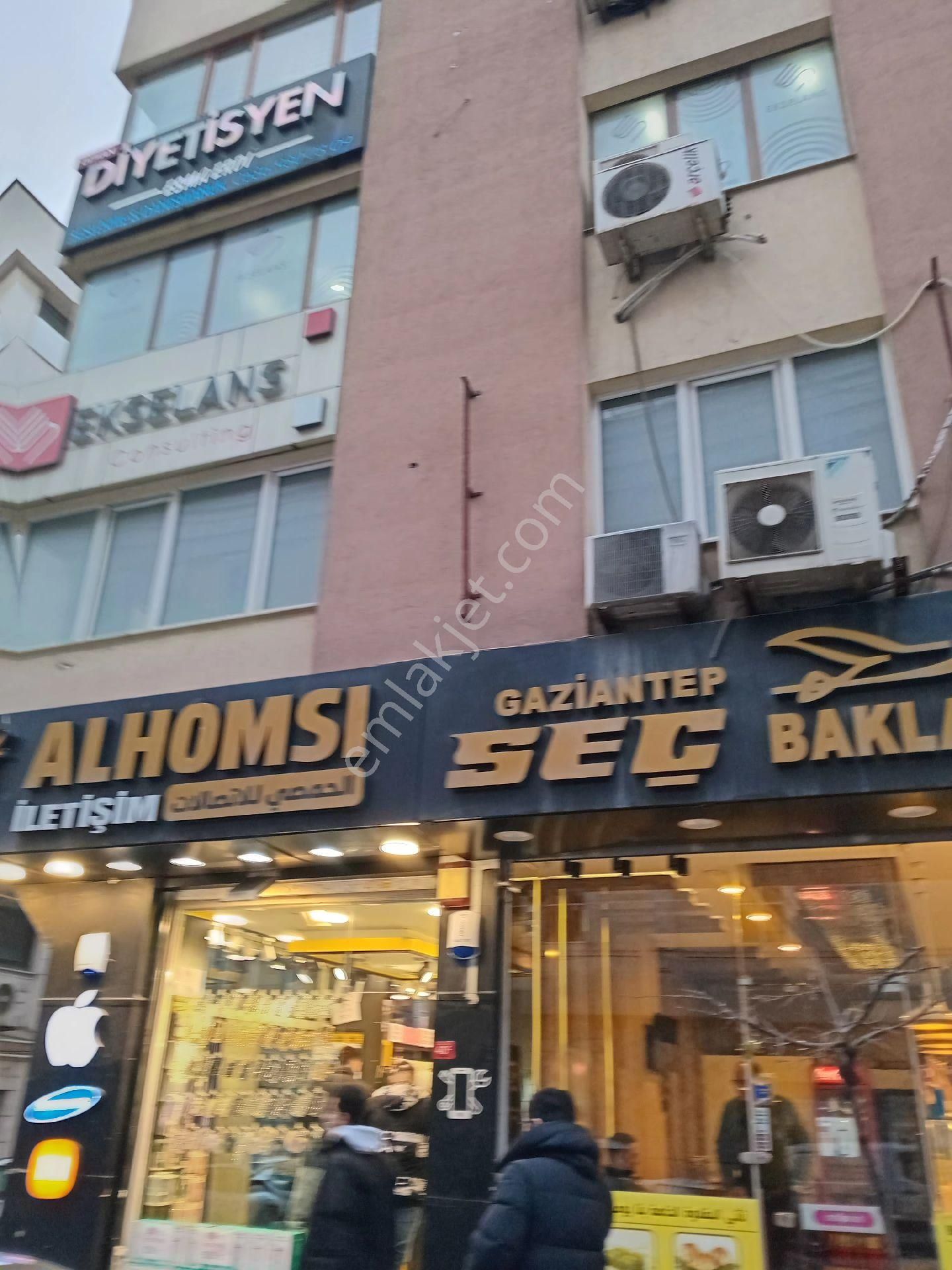 İstanbulun Önemli Caddesi De Satılık Ofise Uygun Daire