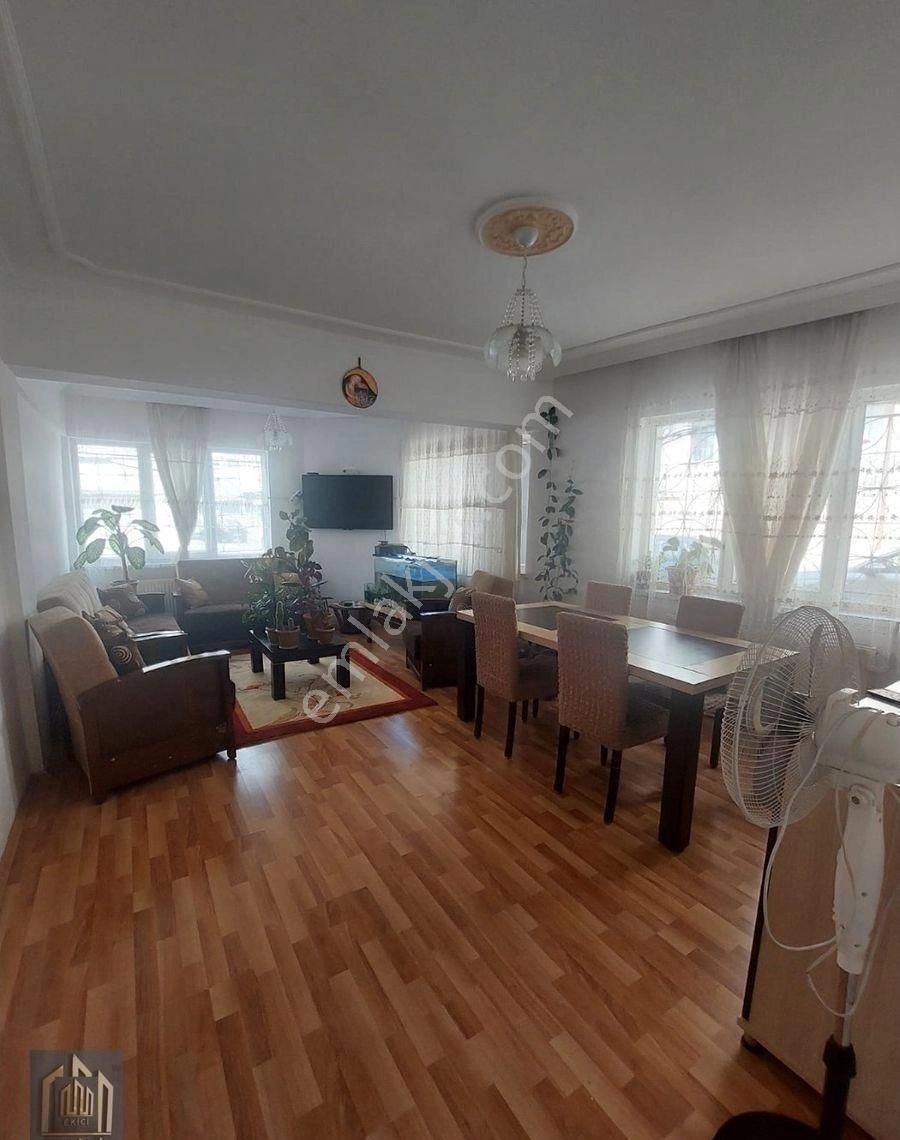 Çarşı Merkezde Satılık 2+1 Fırsat Daire