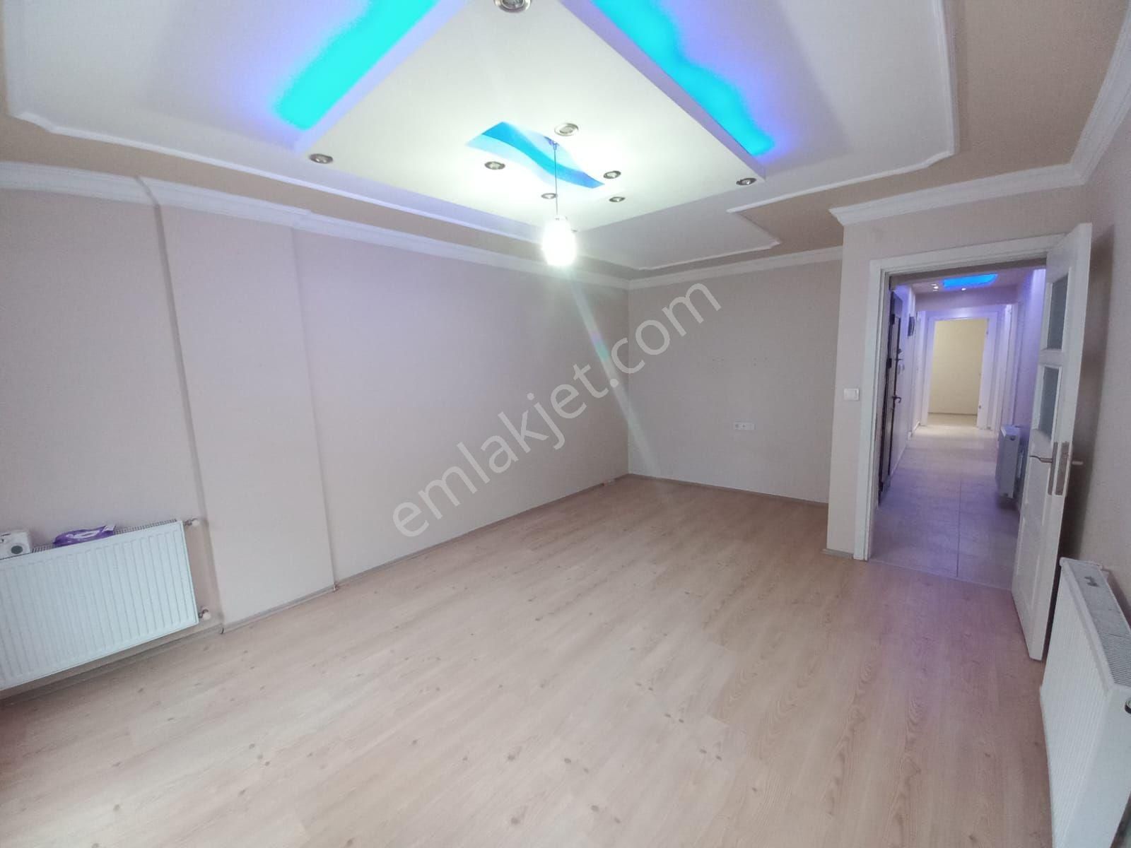 *fırsat*bergama Fatih Mah Doğalgazlı Kapalı Mutfak Ara Kat 3+1 Geniş Daire Satılık