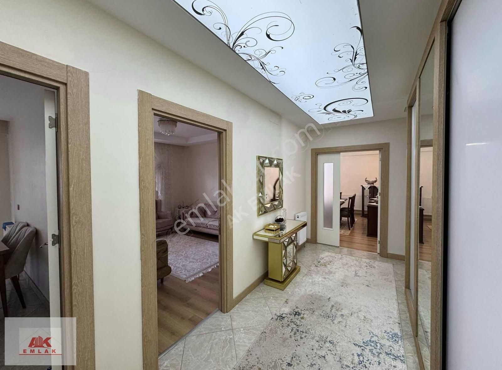 Özel Dizayn Site İçerisinde Geniş 4+1 Daire