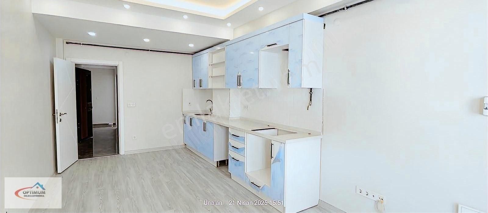 Ünalan Mahallesi Kiralık 2+1 Daire Sıfır Çarşı İçi Metro Metrob