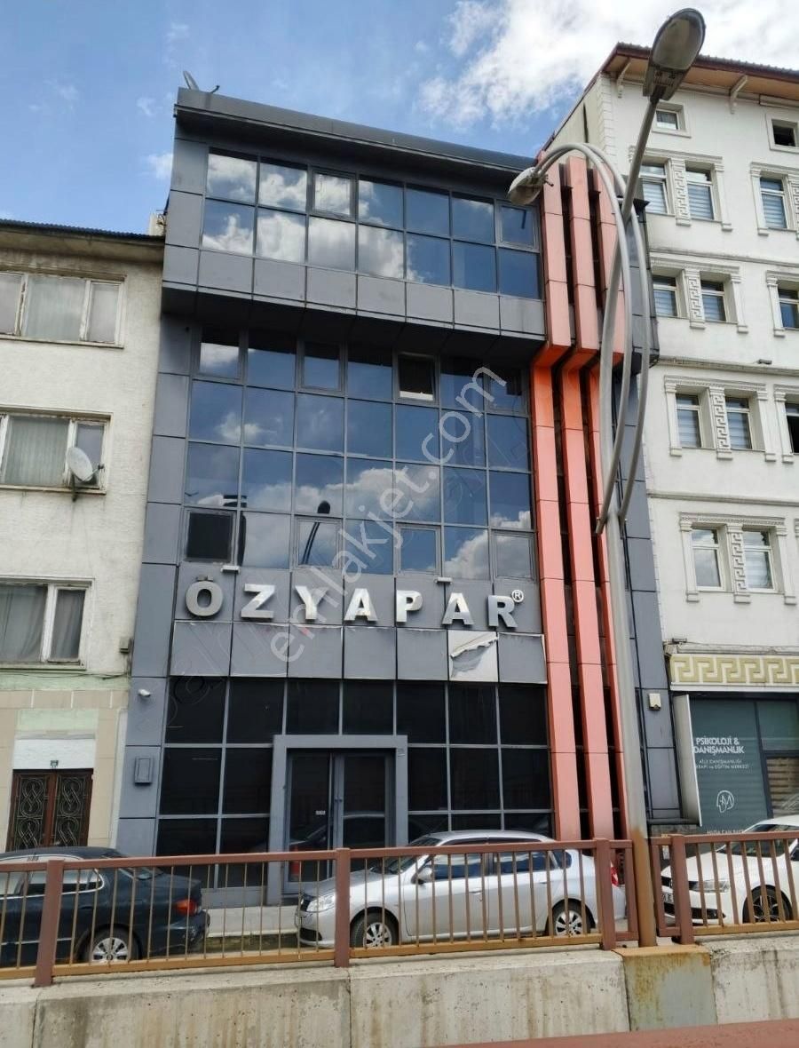 Kiralık 5 Katlı 3250 Metrekare Lük İşyeri (şirket)