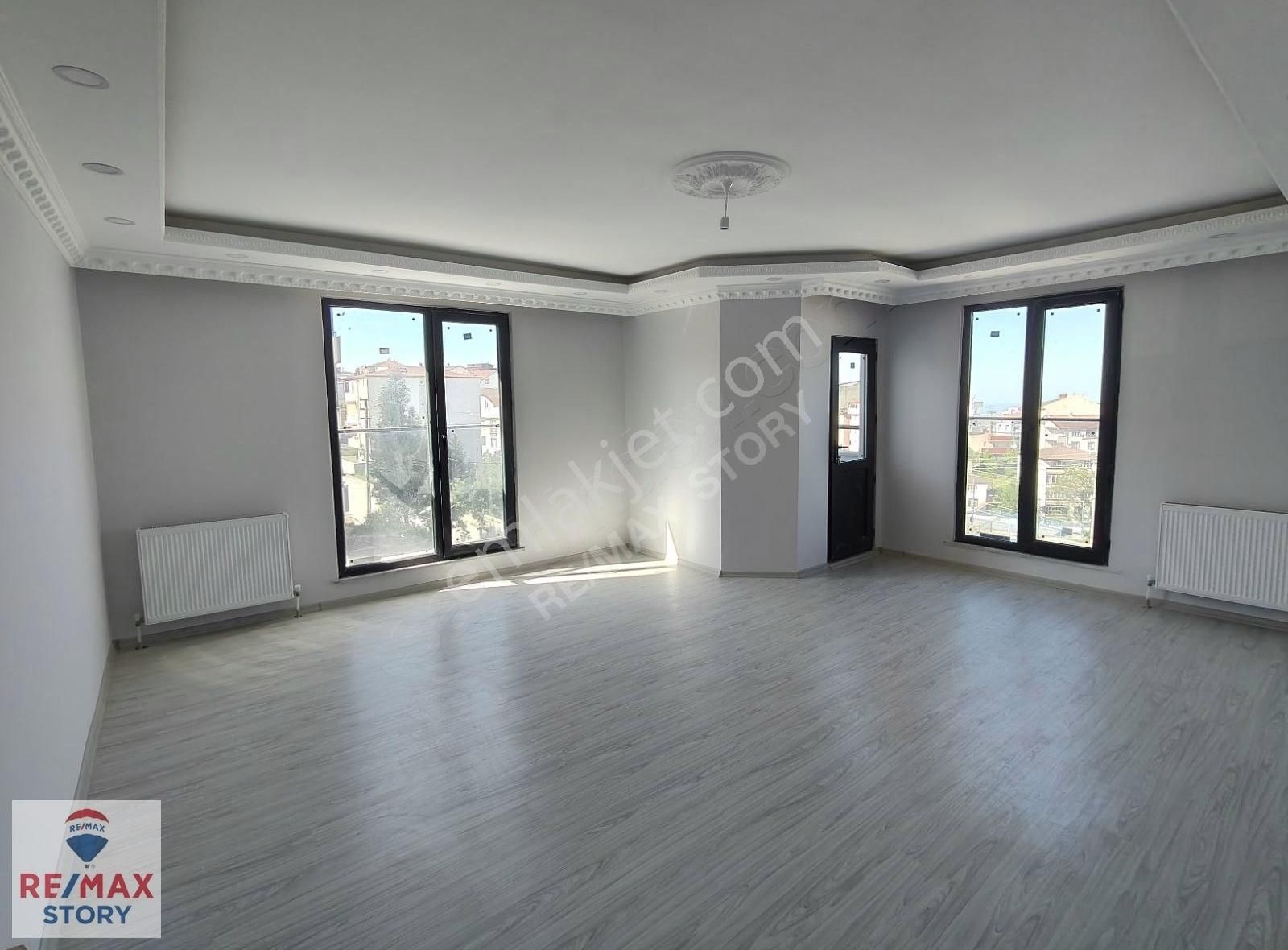 Çayırova Emek Mah'de İskanlı 3+1 Ara Kat 120 M2 Sıfır Satılık