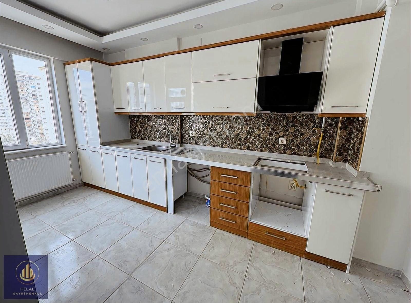 Karataş Şahintepe De Traway Yolu Üzeri Geniş Satlık 3+1 Daire