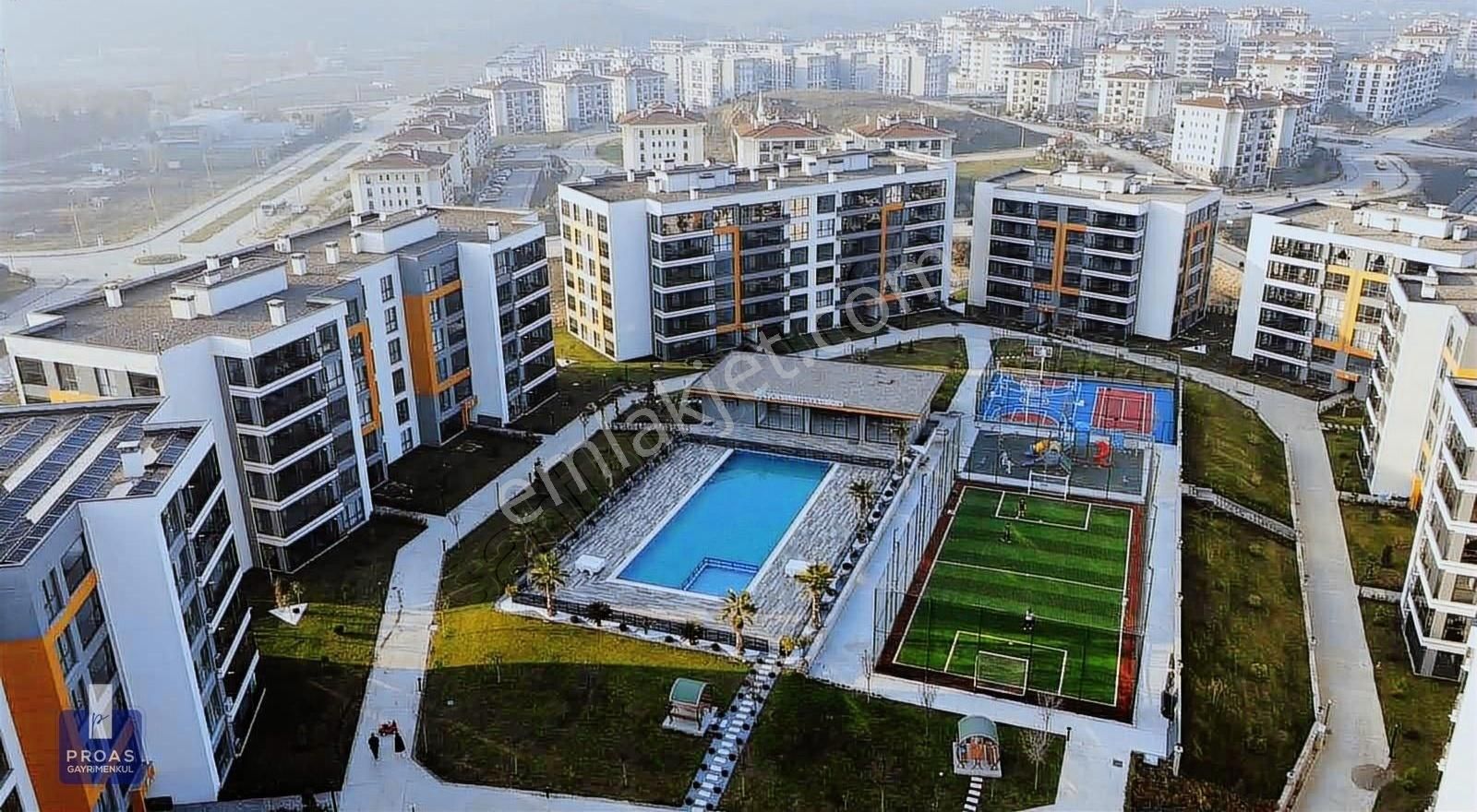 Yükselen Park Evlerinde Satılık 4+1 Havuz Manzaralı Daire 155m2