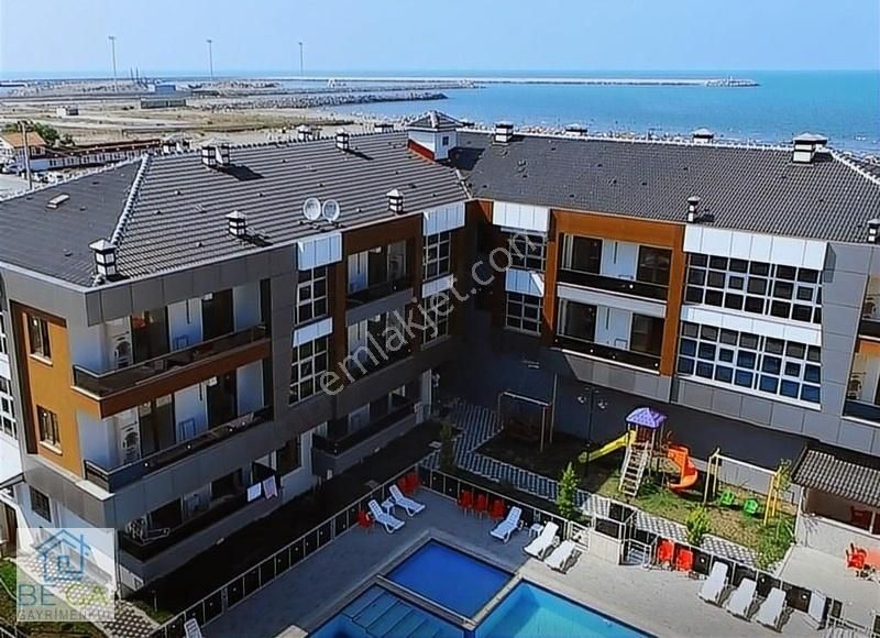 Denize Sıfır Konumu İle Sitede, Eşyalı, Havuz Cephe, 2+1 Daire