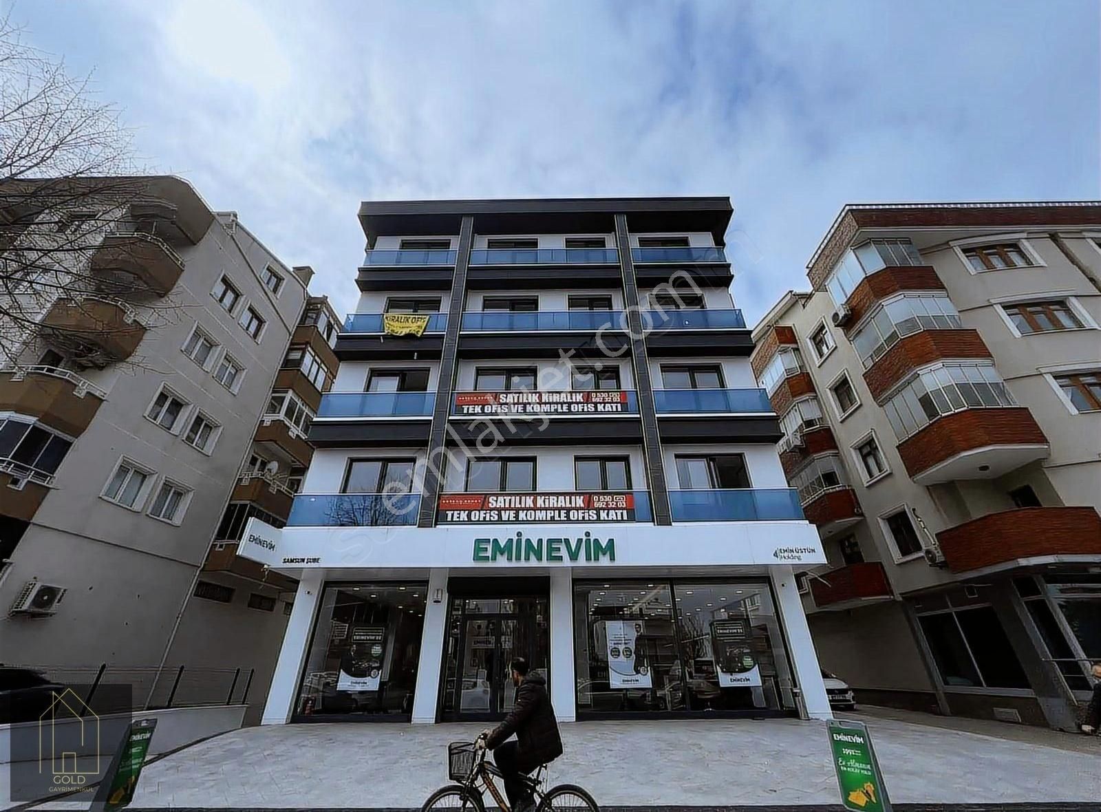 Atakum'un Kalbinde Anayola Cephe Satılık 1+1 Daire