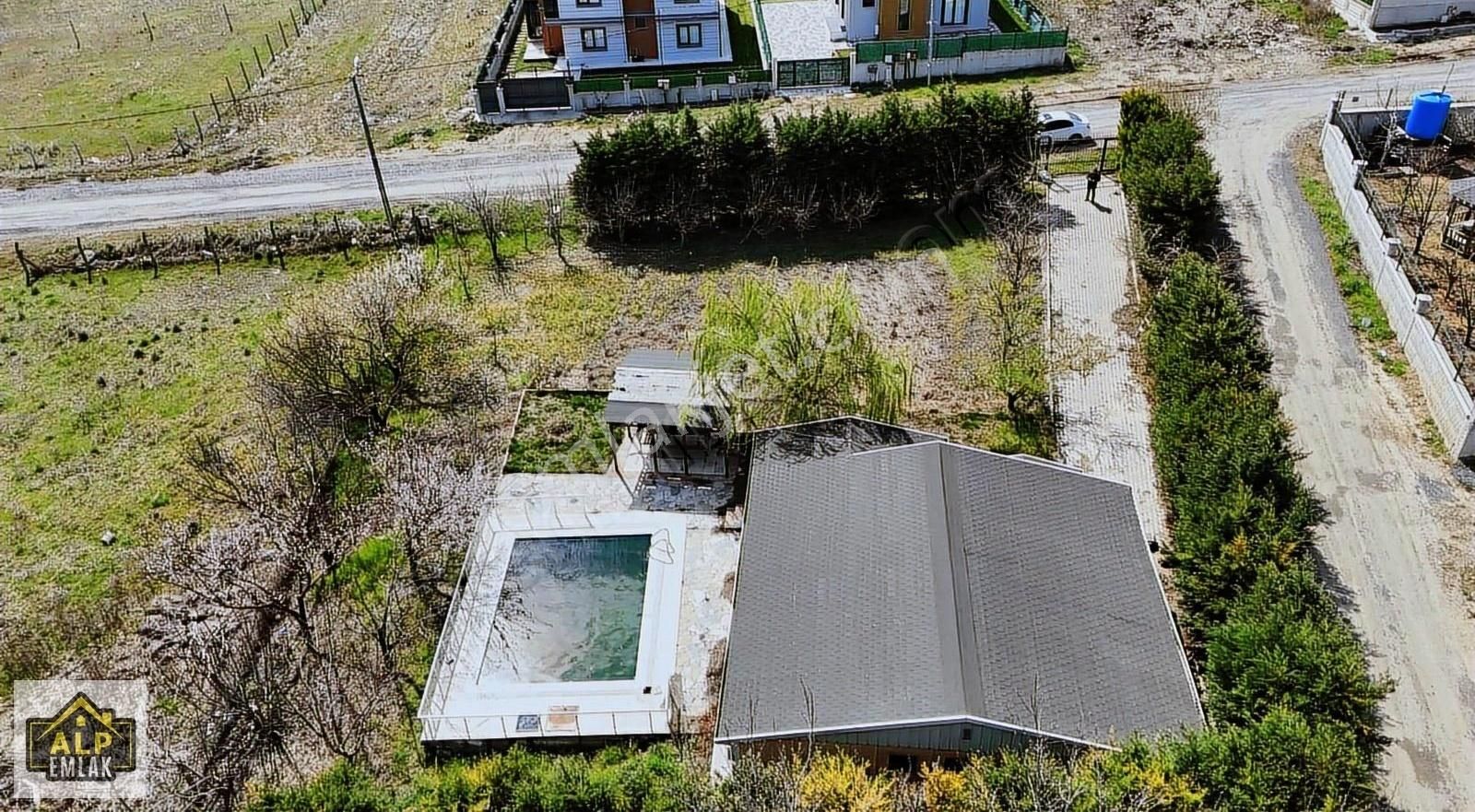 Silivri Kavaklıda 1220 M2 3+1 Odalı Villa