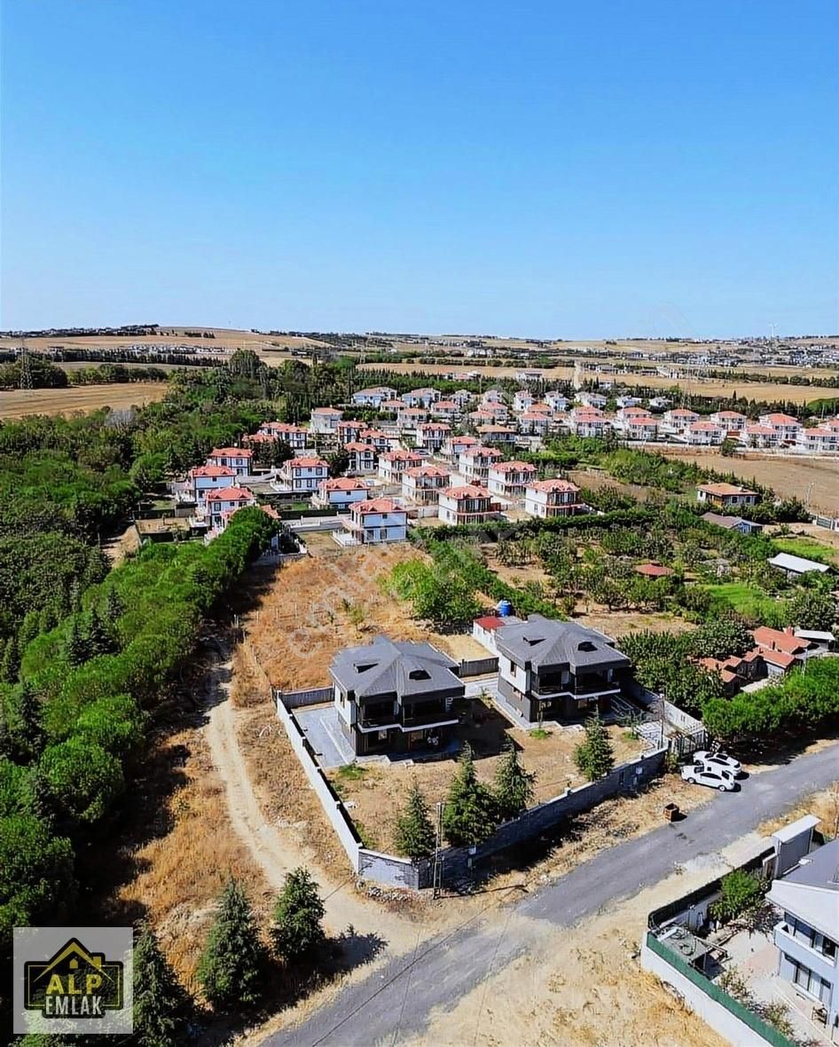 Silivri Ortaköyde 550 M2 Arsa İçinde Satılık Müstakil Villa