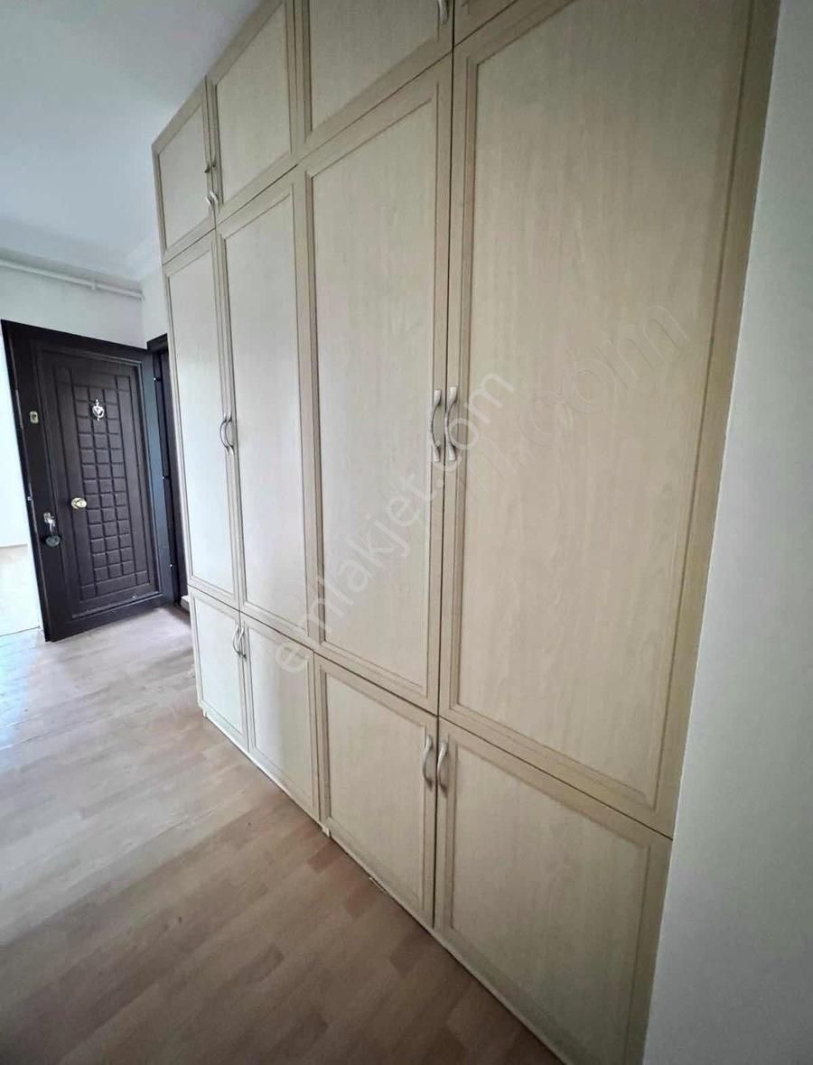 Ege Emlak Yatırım'dan Ula Merkezde Bahçe Girişli Kiralık 3 + 1