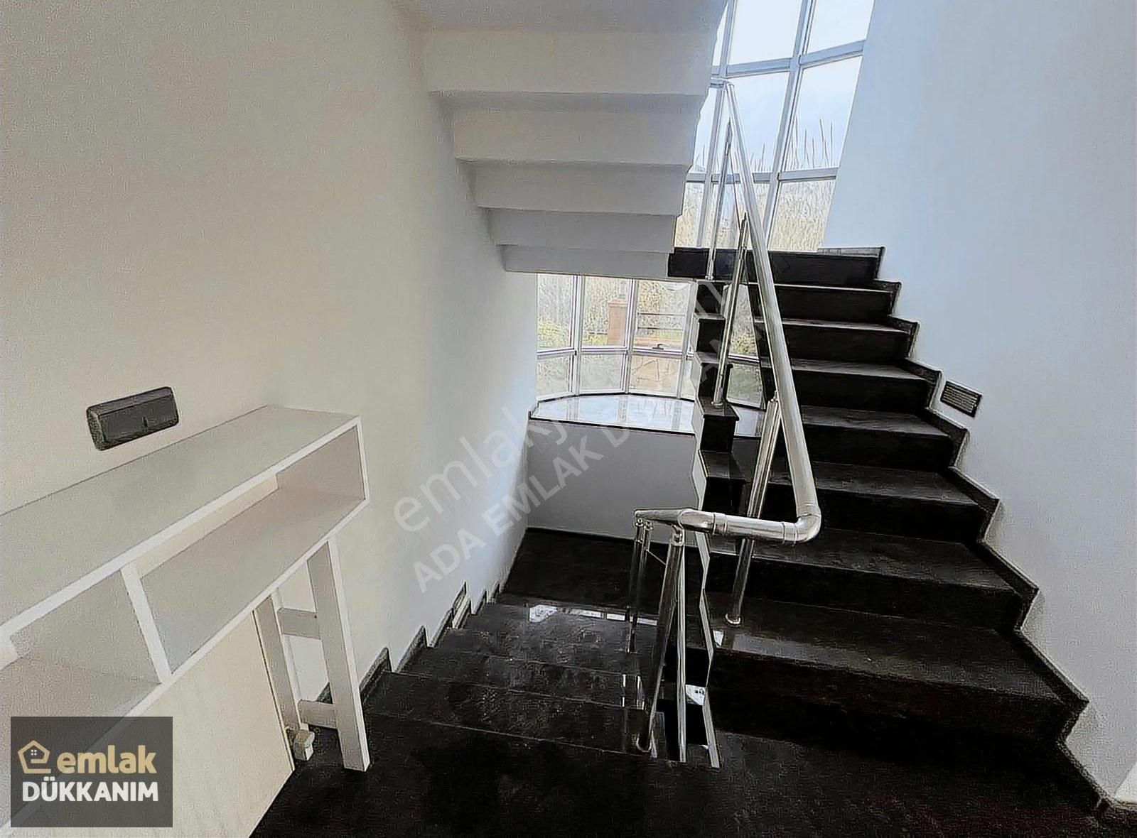 Marinada Eşsiz Kelepir Villa