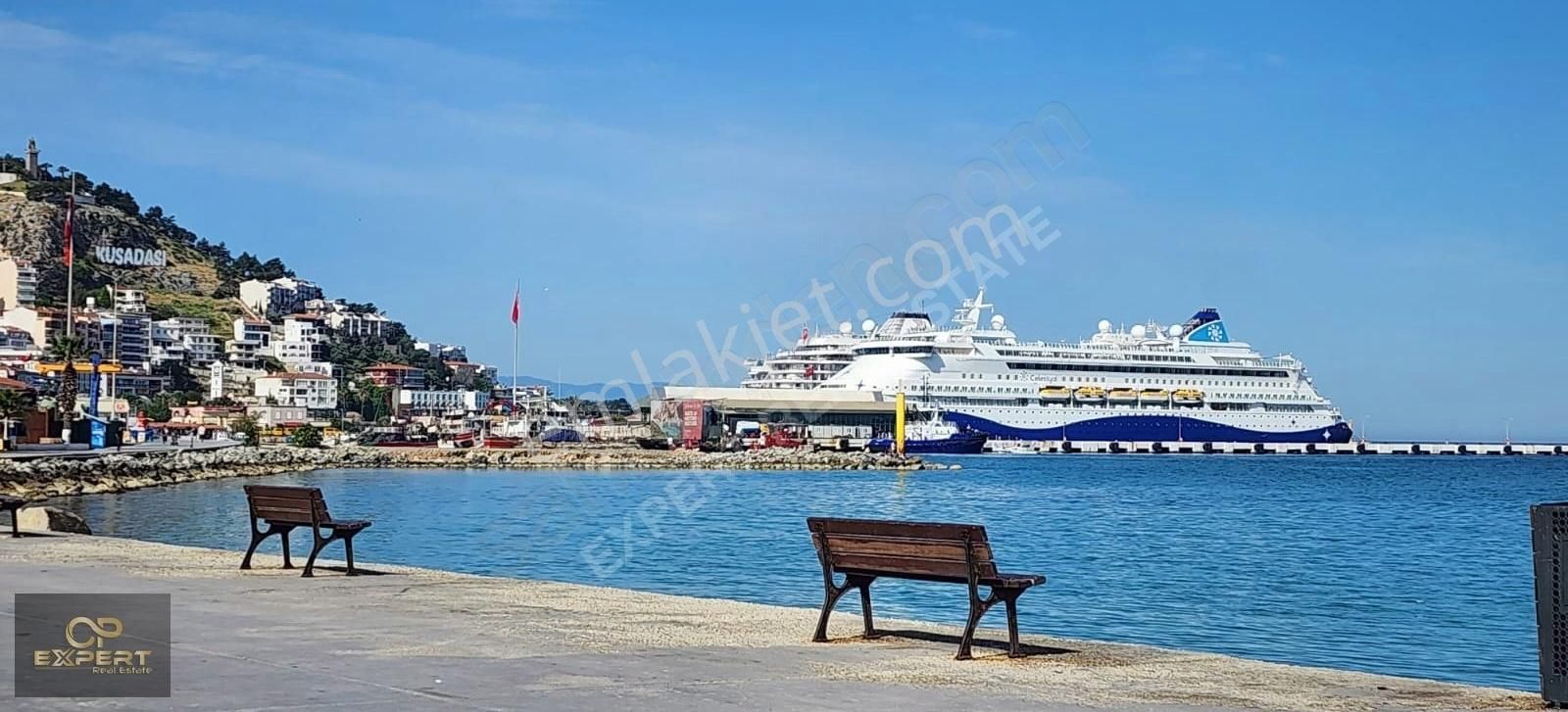 Kuşadasında Denıze Sıfır Restoran Ve Beach Club