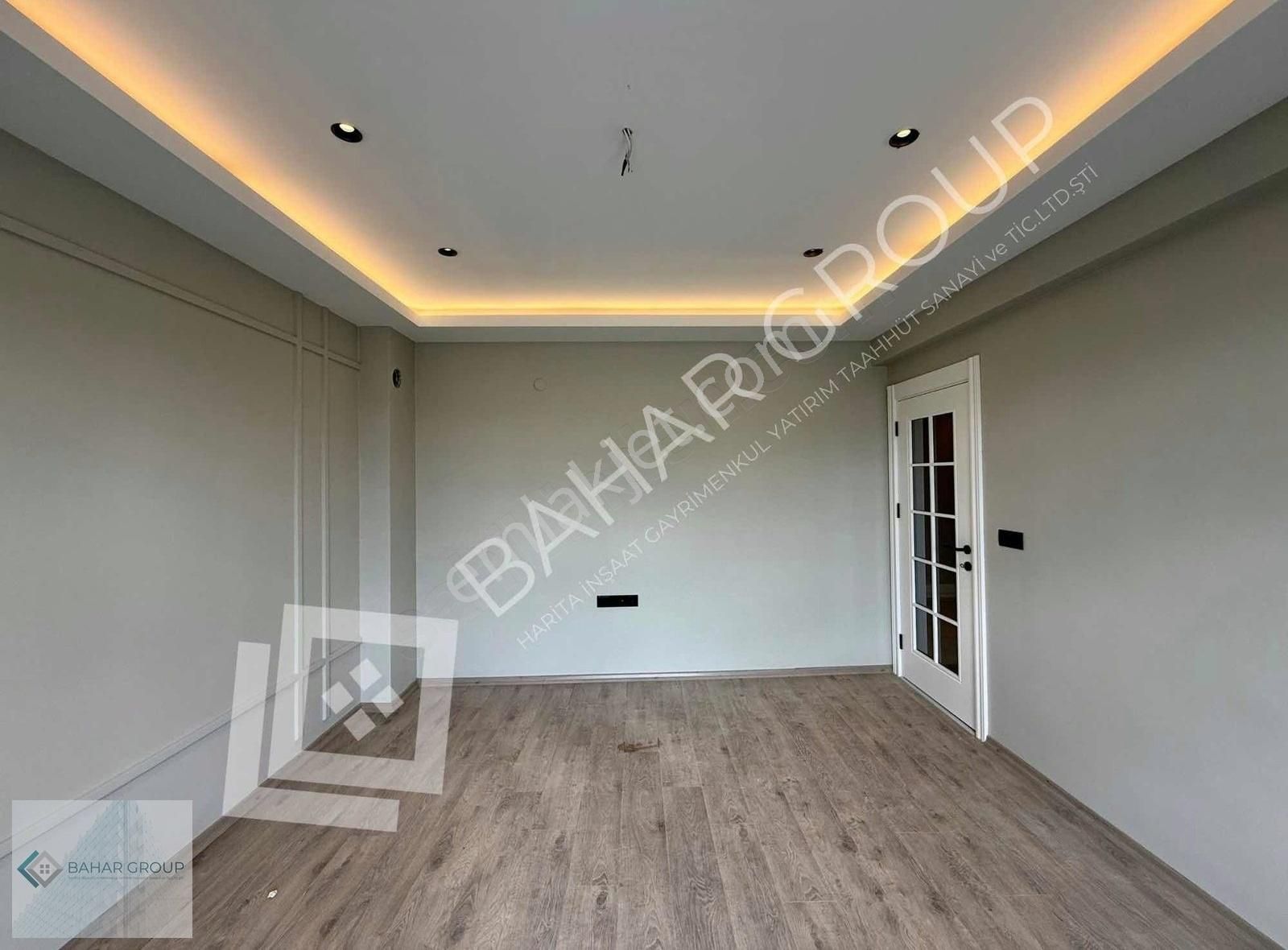 4,5+1 Mükemmel Konumlu Ara Kat Güney Cephe Site İçi Lüks Daire