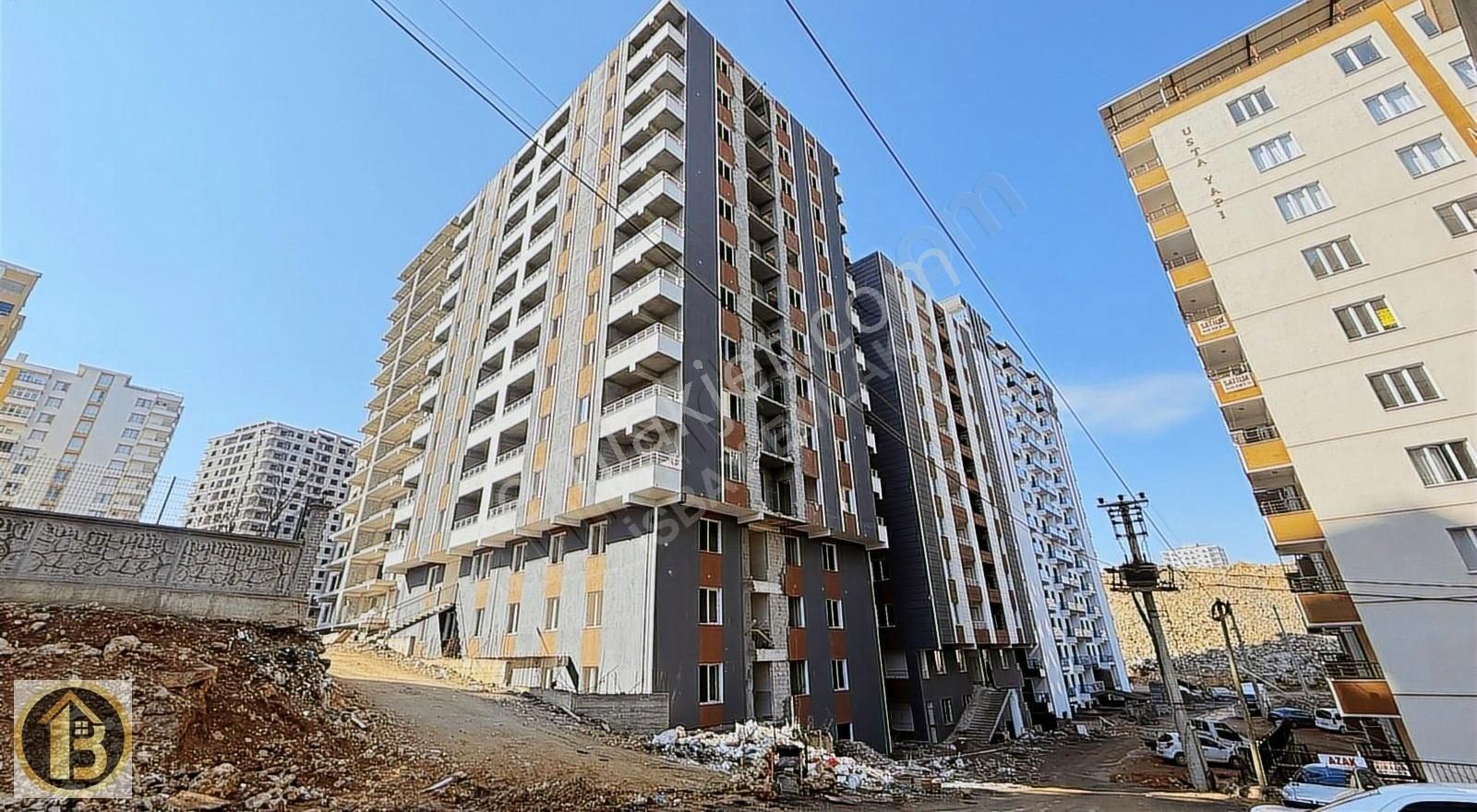 Hastane Yanı Ara Katta Satılık 1+1 Lüks Daire İsbay Emlak'ta