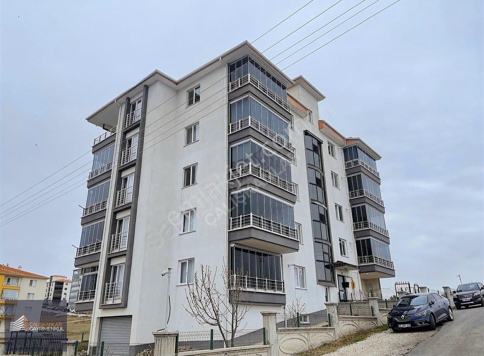Çalışkanlar Gyo/3+1/e.banyo/k.garaj/ön Cephe/145m2/masrafsız/