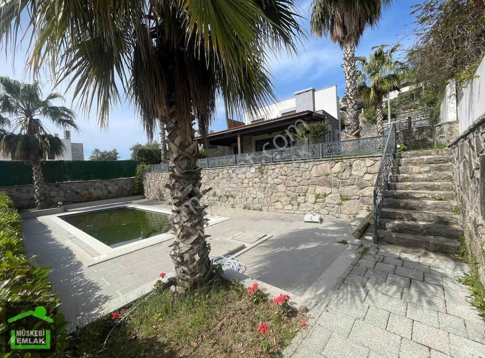 Gümüşlük'te 600m2 Bahçe İçinde 3+1 Tam Müstakil Villa