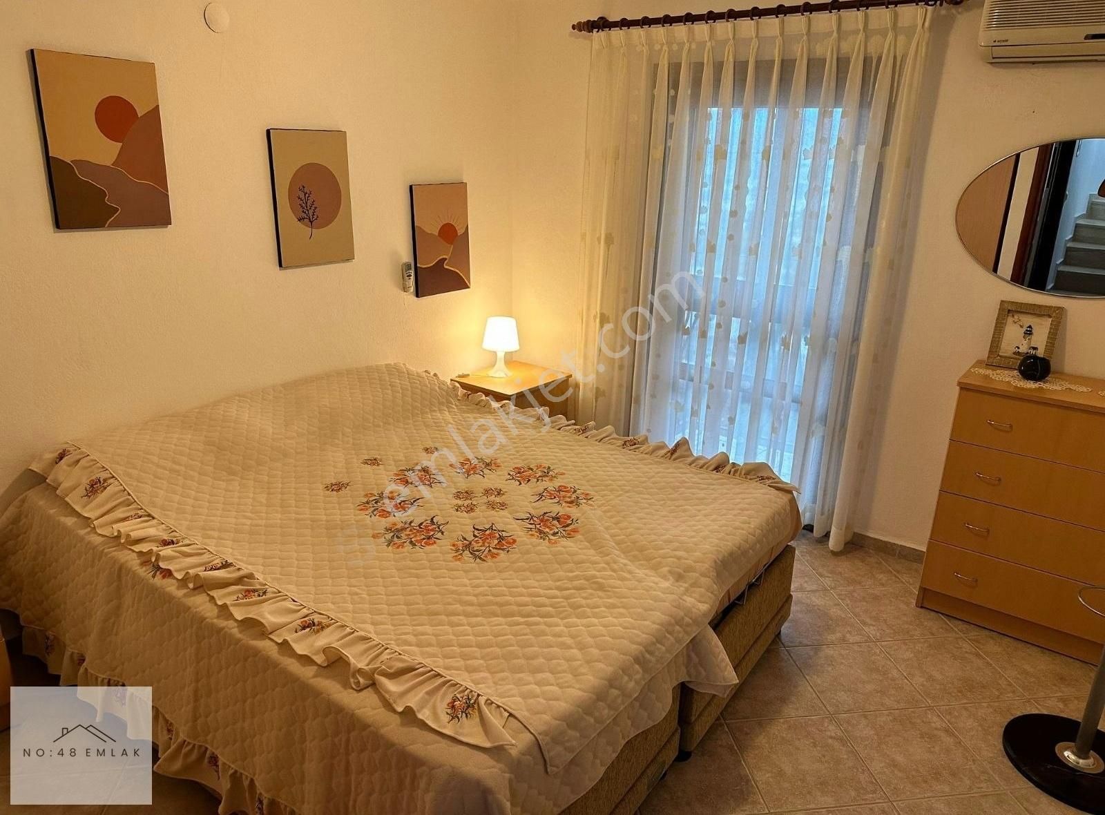 Muhteşem Kale Ve Deniz Manzaralı Müstakil Tripleks - Görsel 9