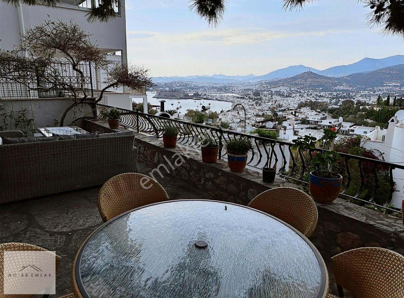 Muhteşem Kale Ve Deniz Manzaralı Müstakil Tripleks - Görsel 8