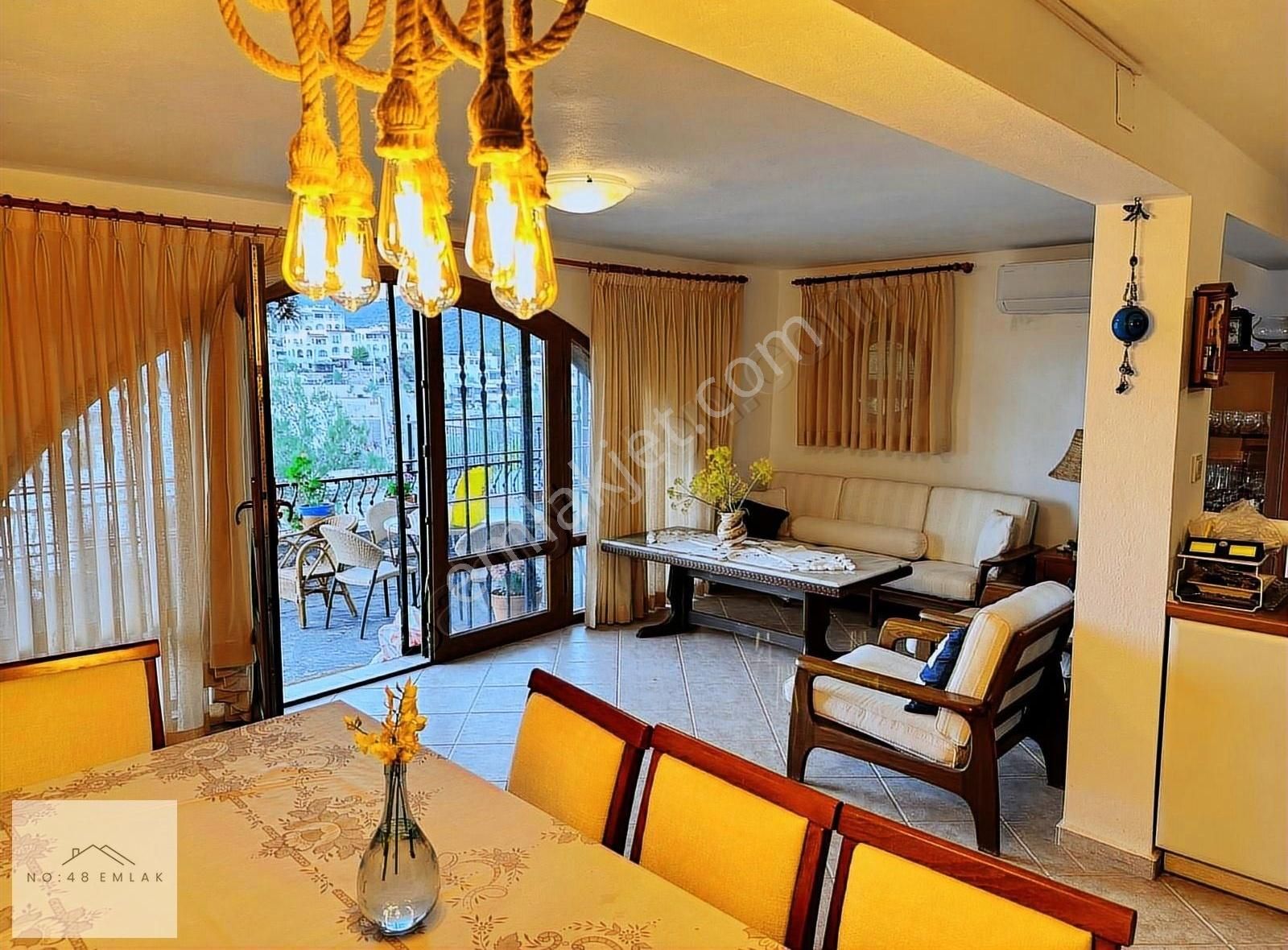 Muhteşem Kale Ve Deniz Manzaralı Müstakil Tripleks - Görsel 3