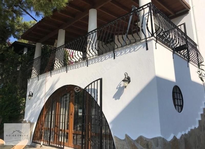 Muhteşem Kale Ve Deniz Manzaralı Müstakil Tripleks - Görsel 13