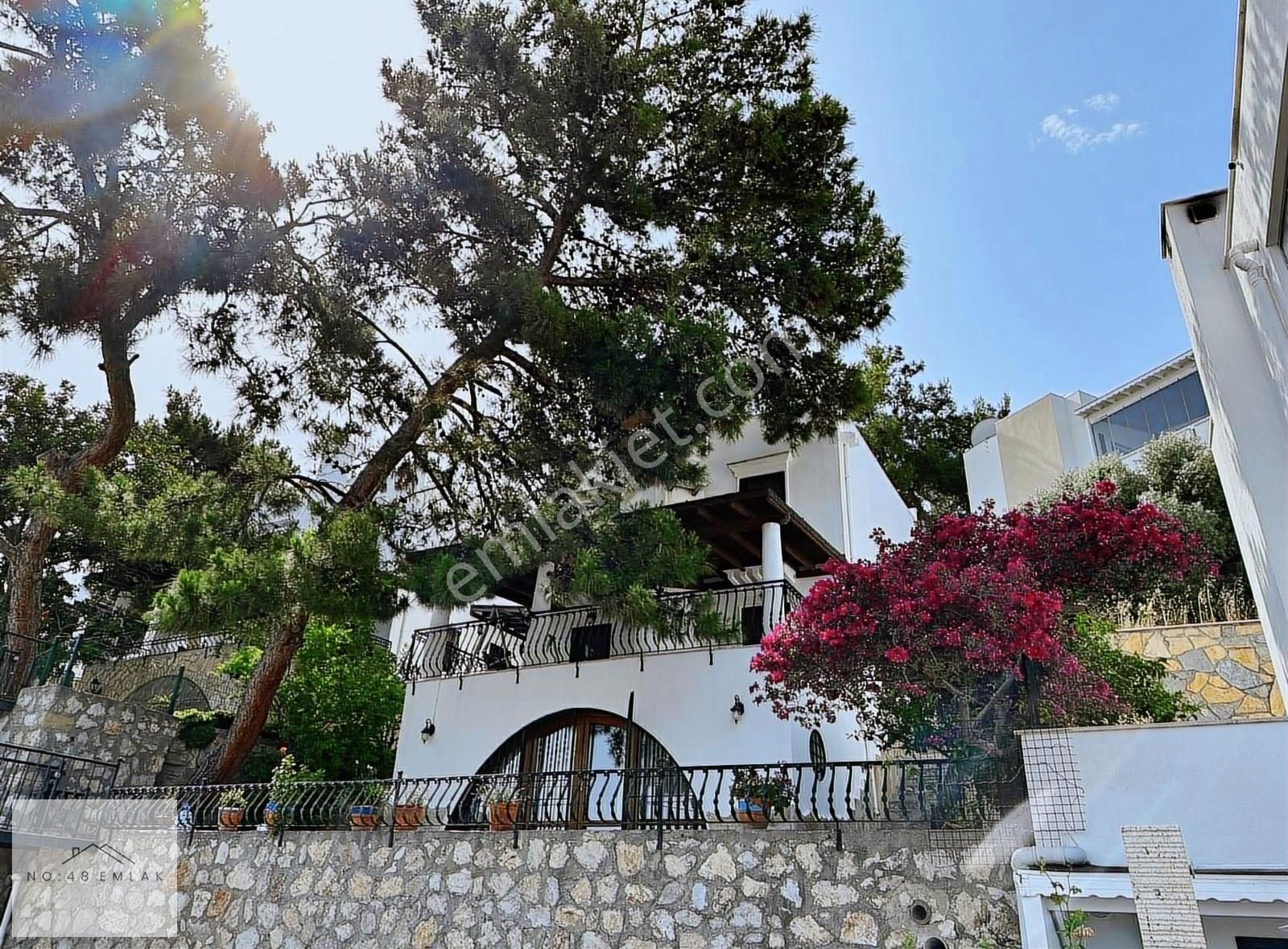 Muhteşem Kale Ve Deniz Manzaralı Müstakil Tripleks - Görsel 19