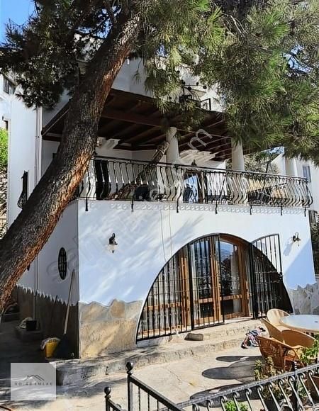 Muhteşem Kale Ve Deniz Manzaralı Müstakil Tripleks - Görsel 7