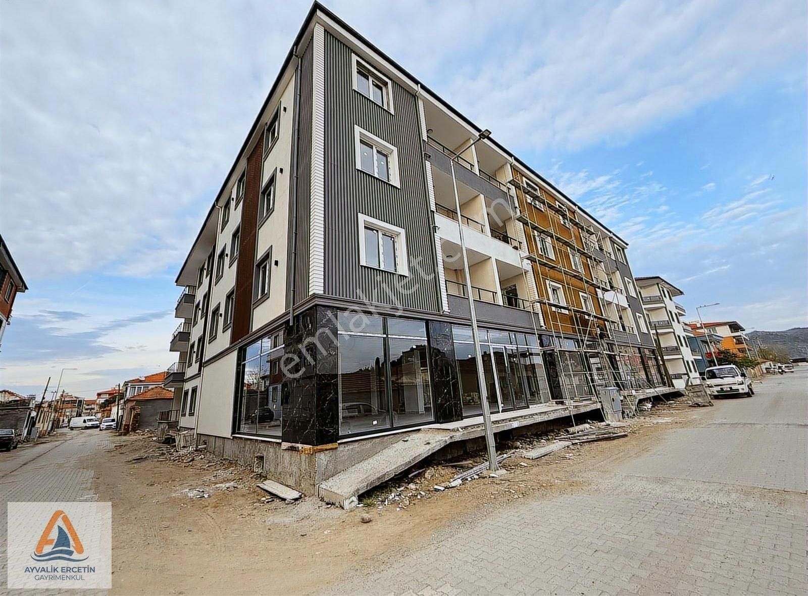 Altınova Merkezde 2+1 Sıfır Giyinme Odalı Daire - Görsel 3