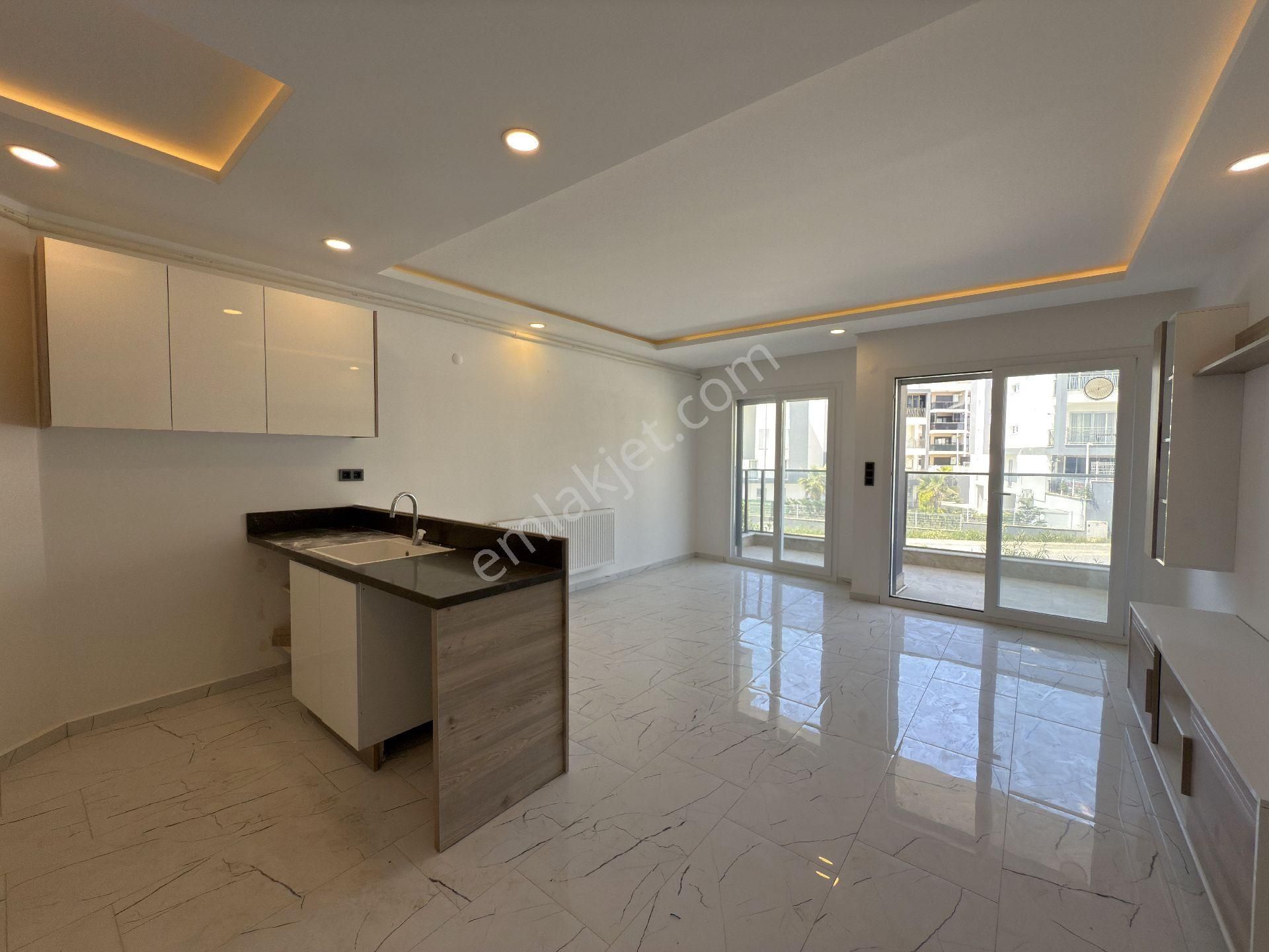 Kuşadasında Yeni Havuzlu Kapalı Otoparklı Site İçinde Kaloriferli Ebeveyn Banyolu Sıfır Daire - Görsel 19