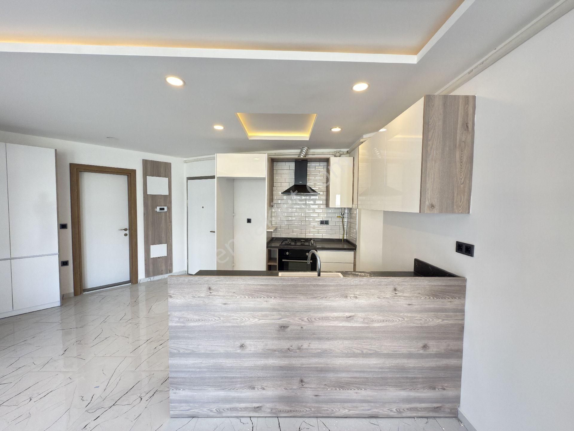 Kuşadasında Yeni Havuzlu Kapalı Otoparklı Site İçinde Kaloriferli Ebeveyn Banyolu Sıfır Daire - Görsel 16