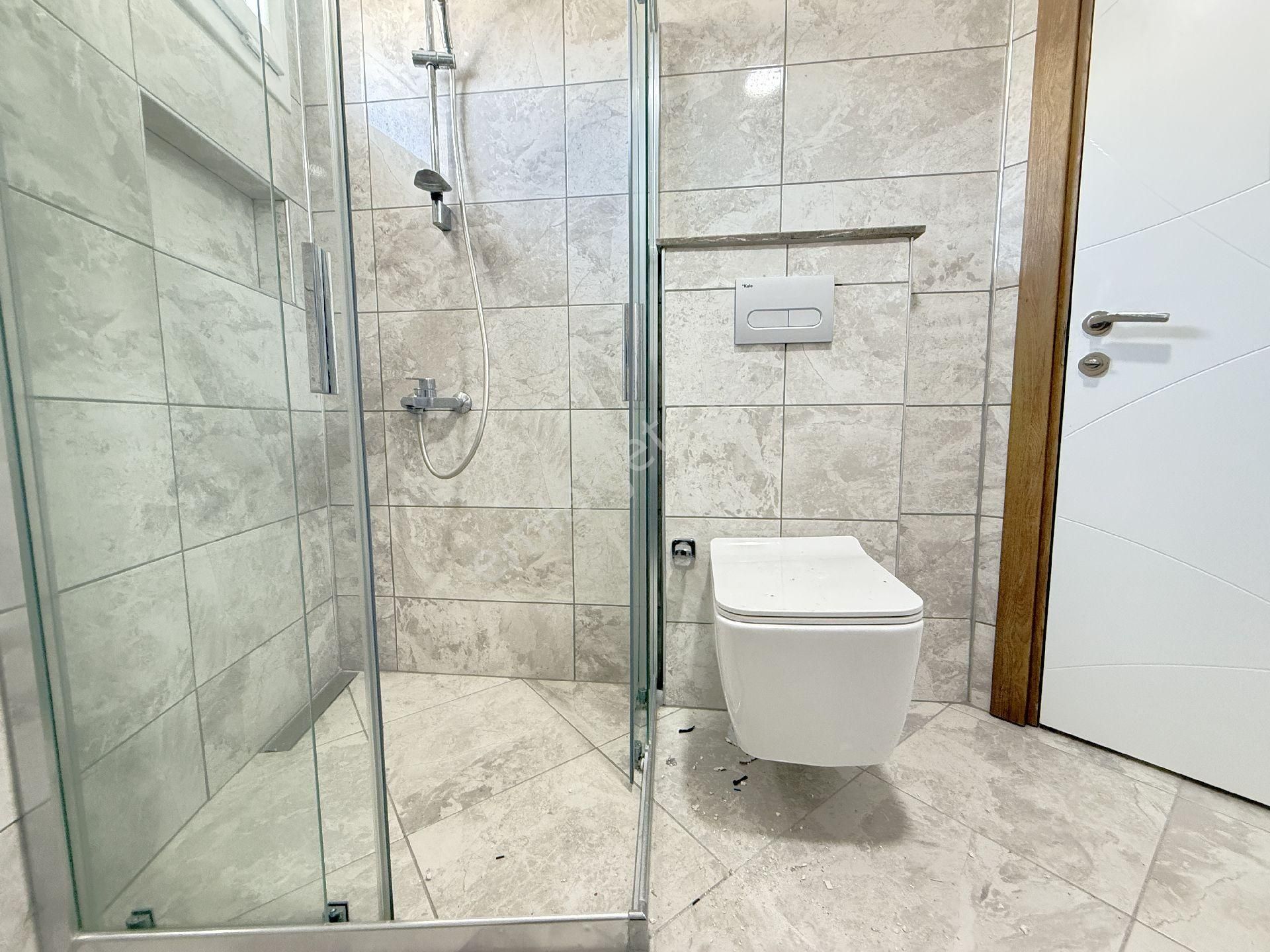 Kuşadasında Yeni Havuzlu Kapalı Otoparklı Site İçinde Kaloriferli Ebeveyn Banyolu Sıfır Daire - Görsel 33