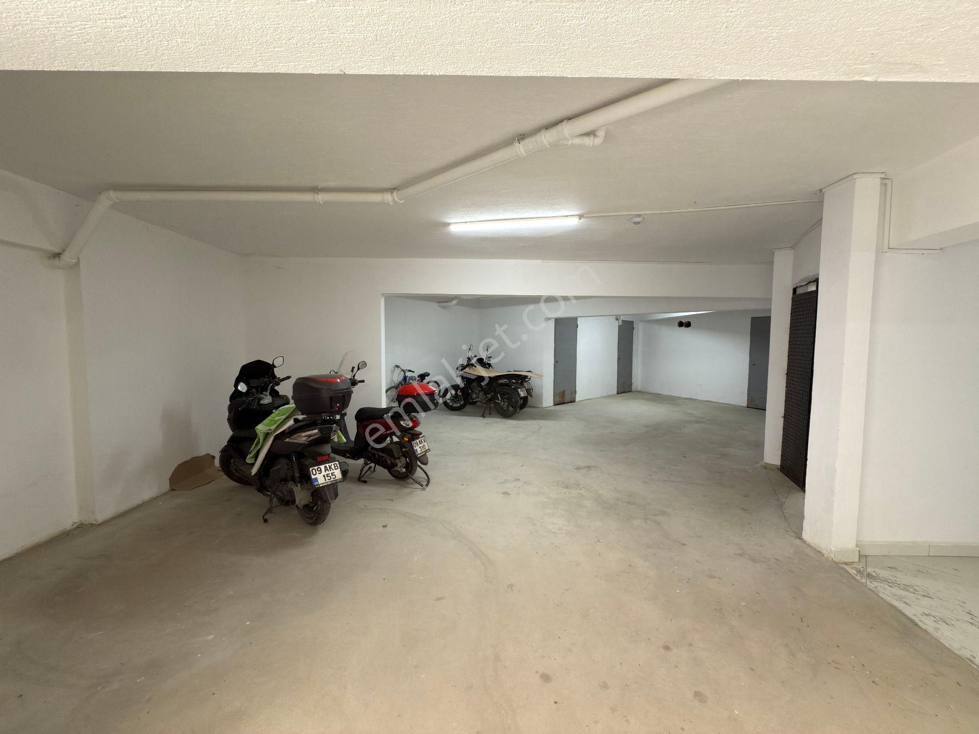 Kuşadasında Yeni Havuzlu Kapalı Otoparklı Site İçinde Kaloriferli Ebeveyn Banyolu Sıfır Daire - Görsel 10